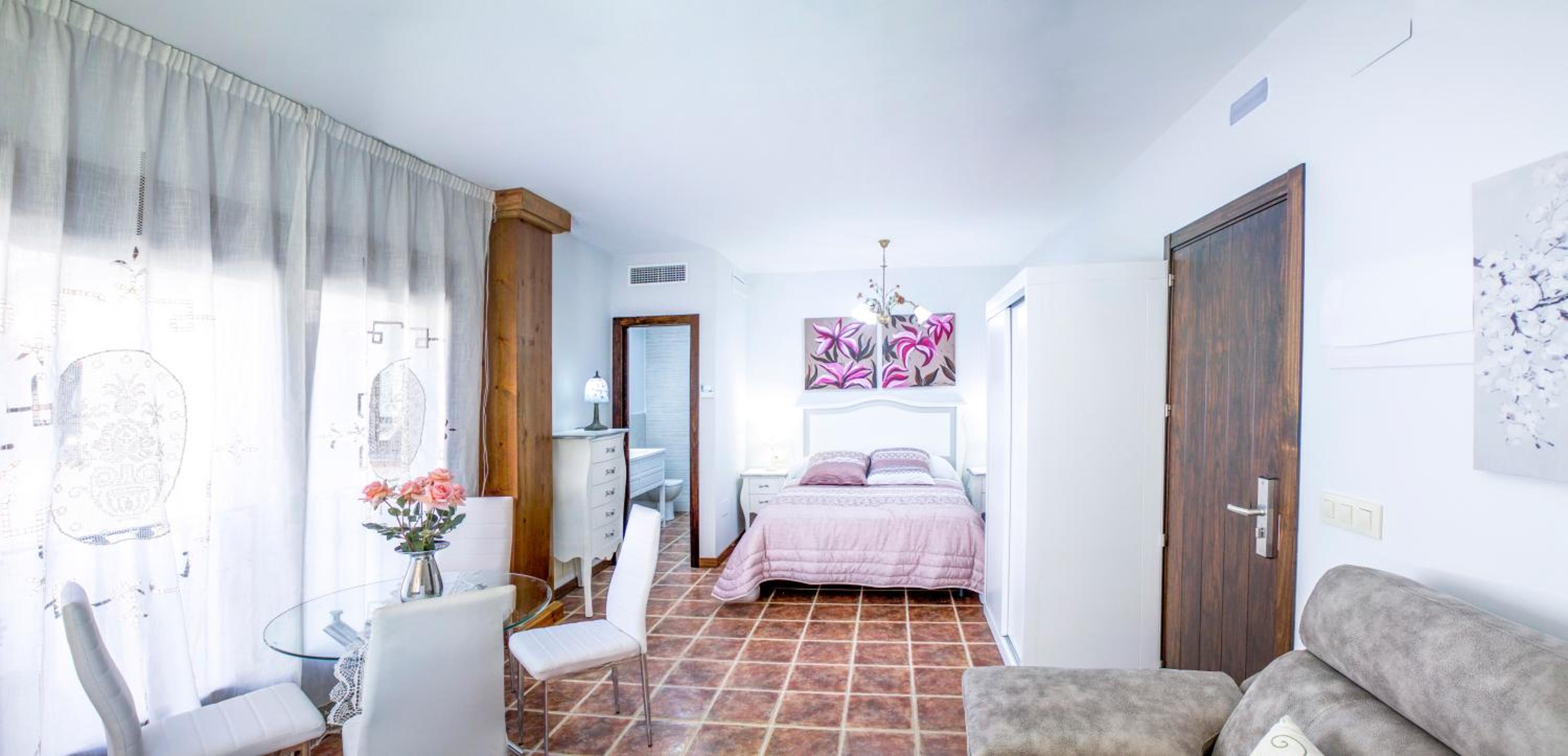 Standard Suite - Photo 3