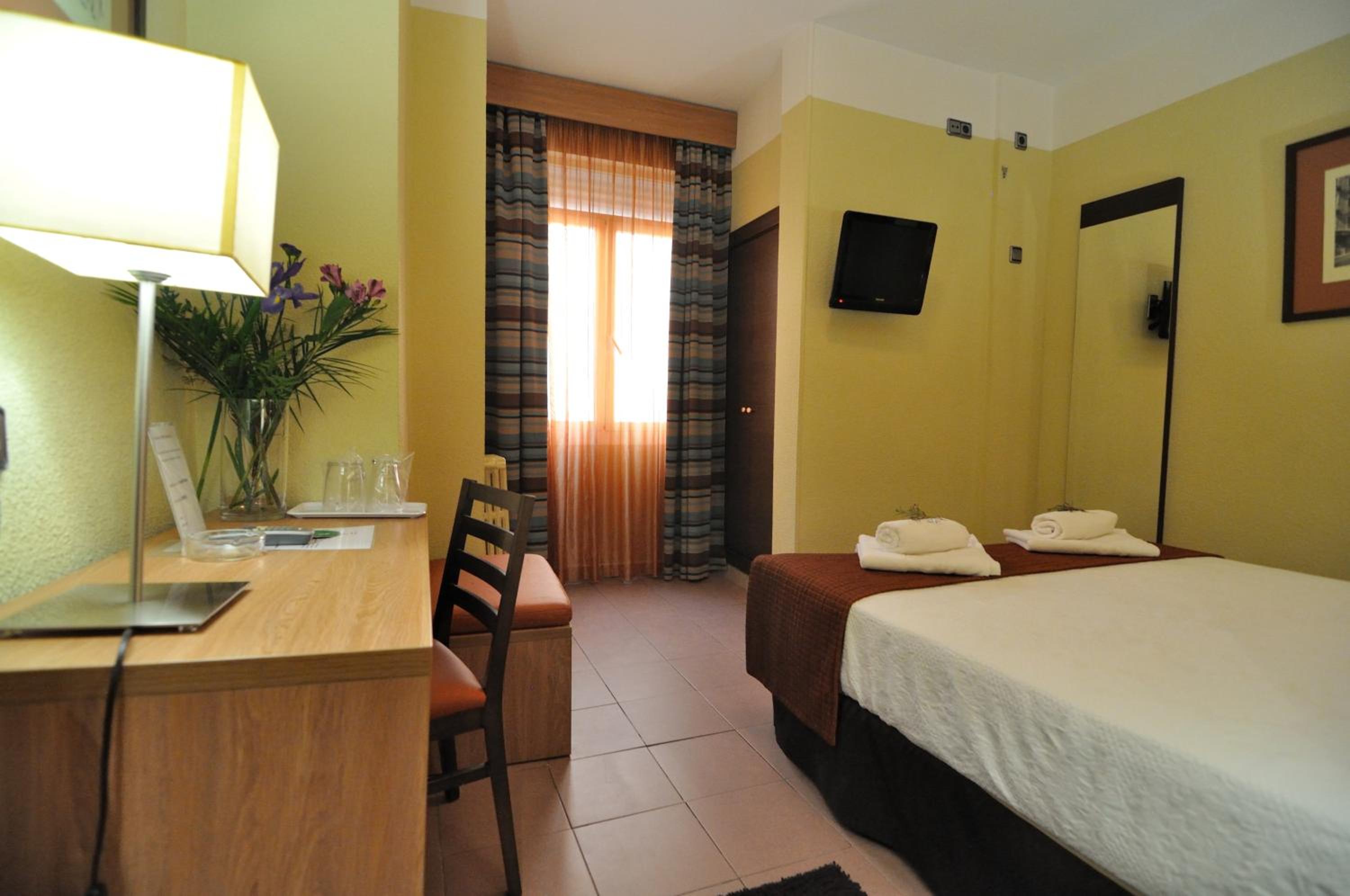 Double or Twin Room - Photo 2
