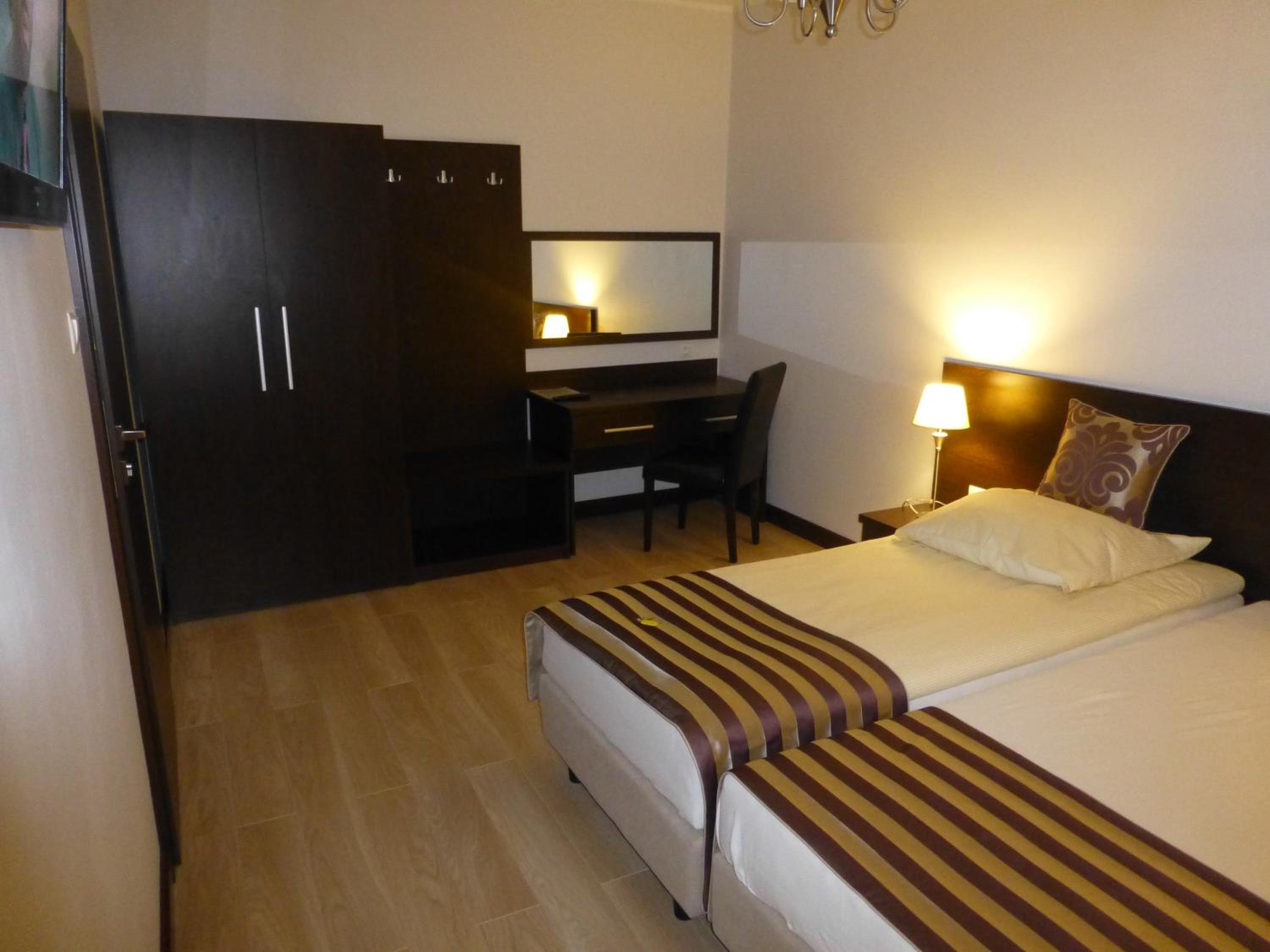 Twin Room - Photo 19