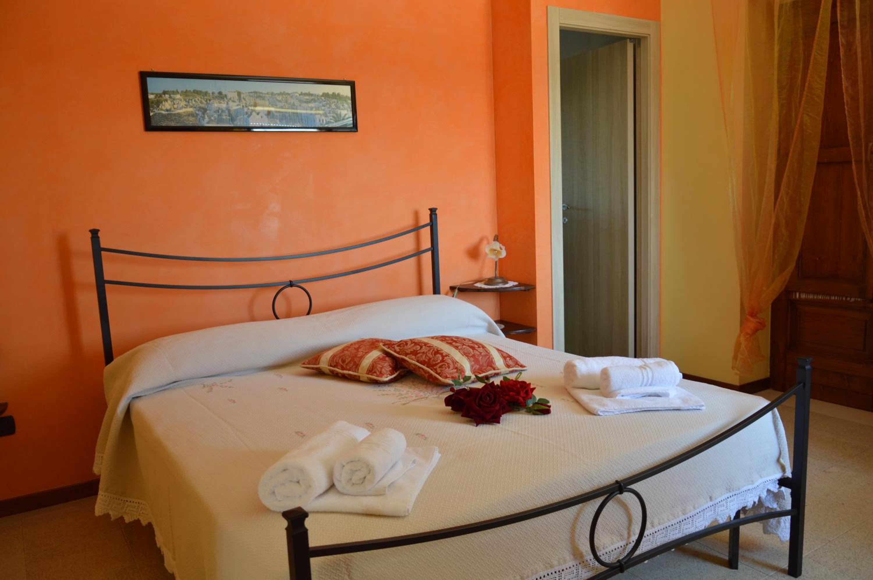 Double Room with Extra Bed - Photo 1