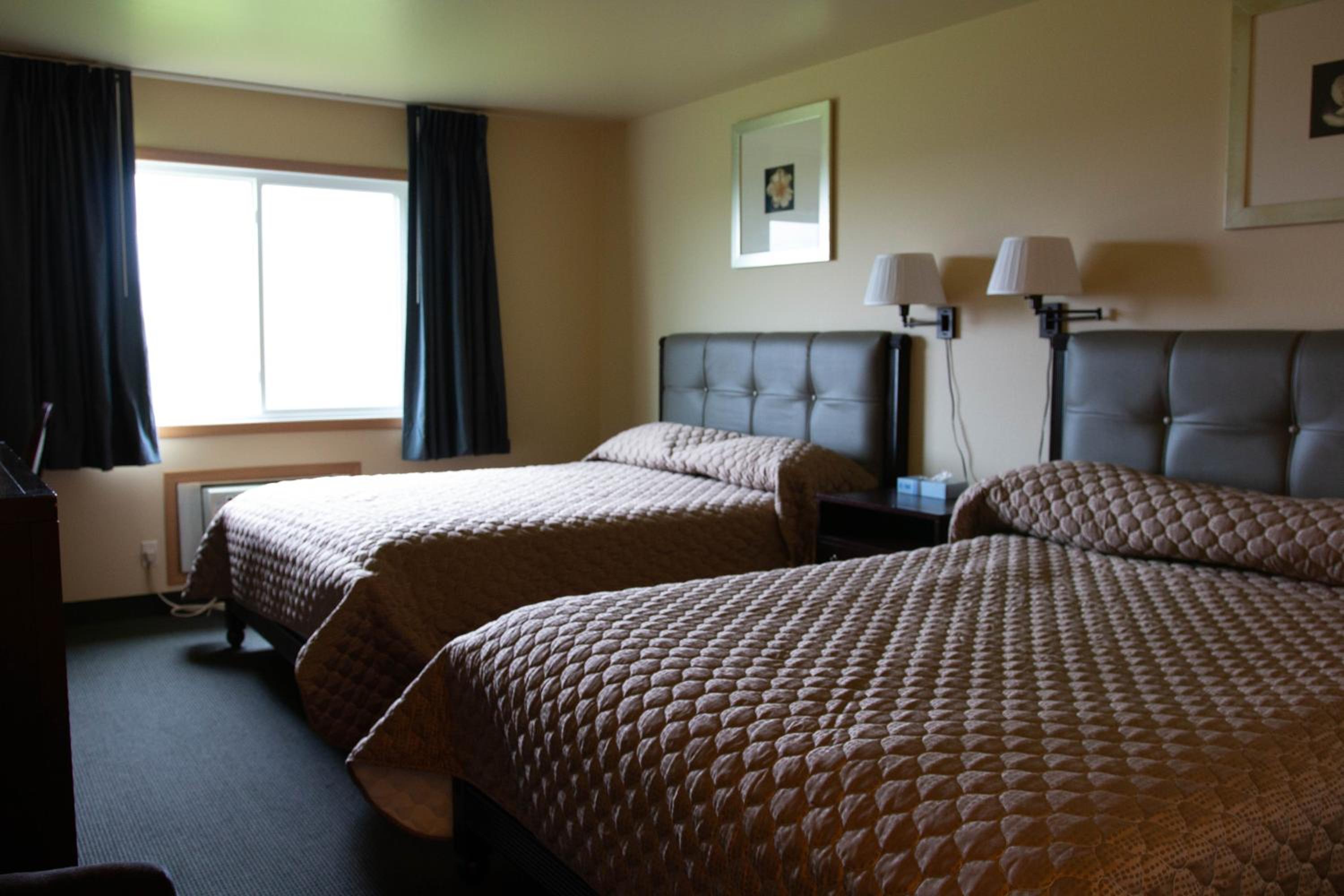 2 Queen Beds Non-Smoking photo 2