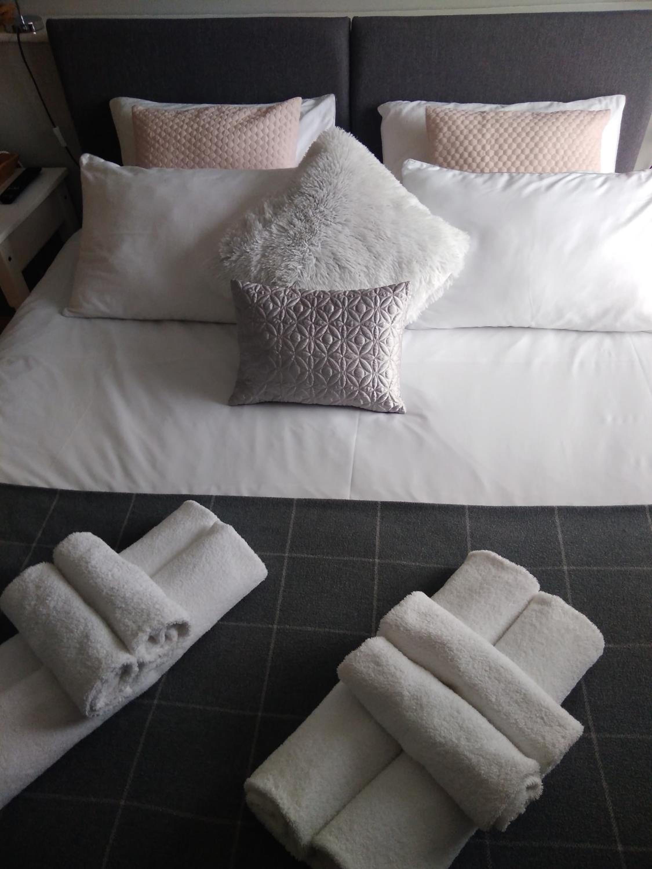 Double Room with Private Bathroom - Photo 4