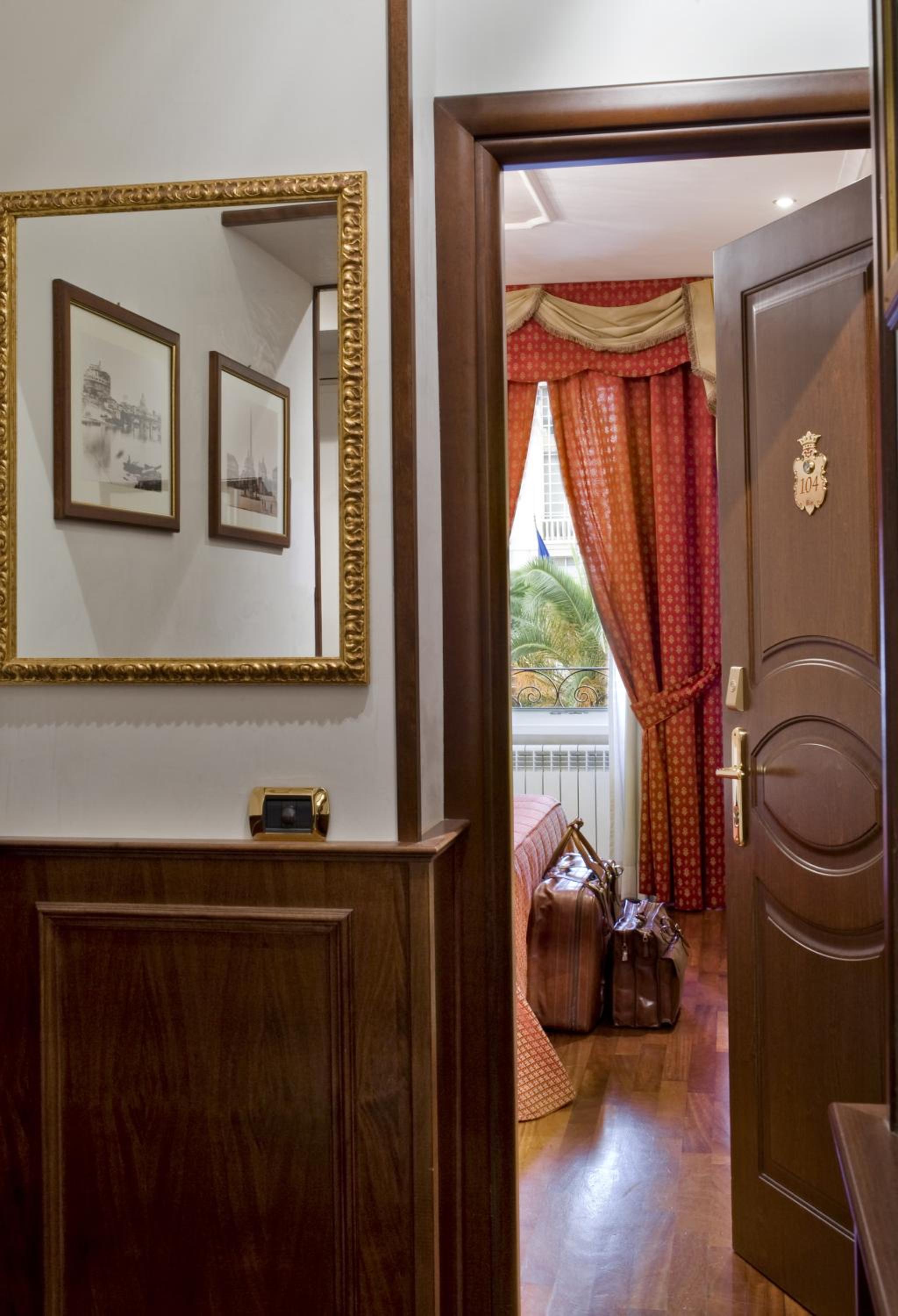 Deluxe Triple Room photo 3