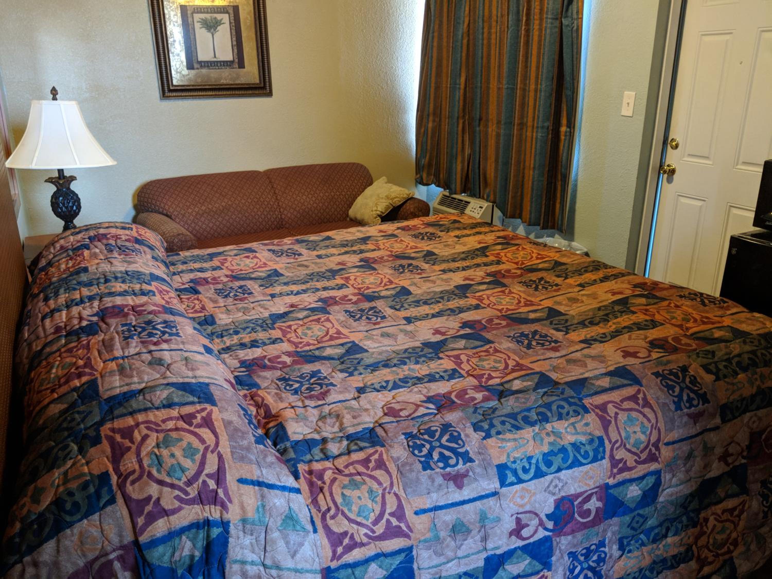 King Room - Non-Smoking - Photo 3