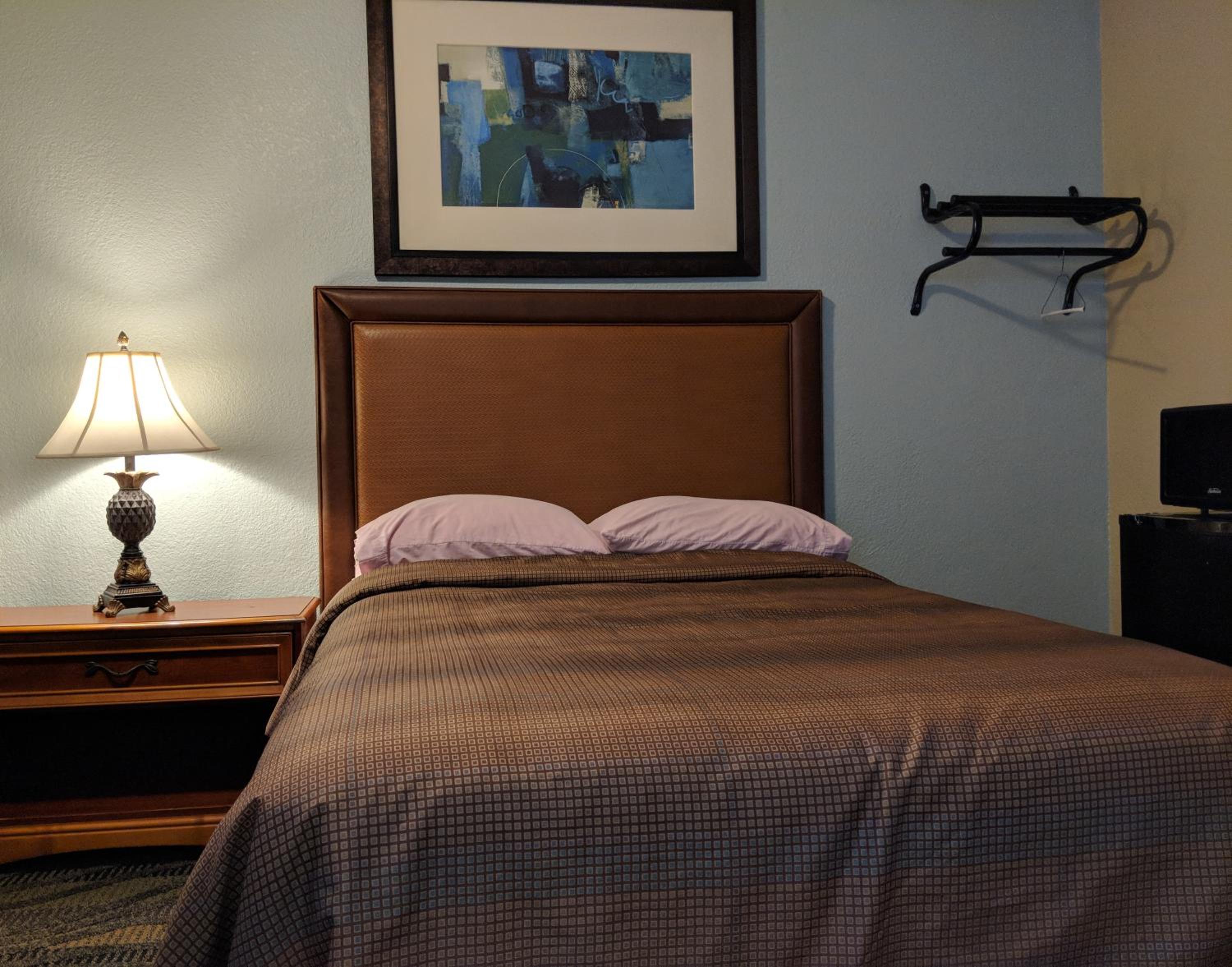 King Room - Non-Smoking - Photo 5