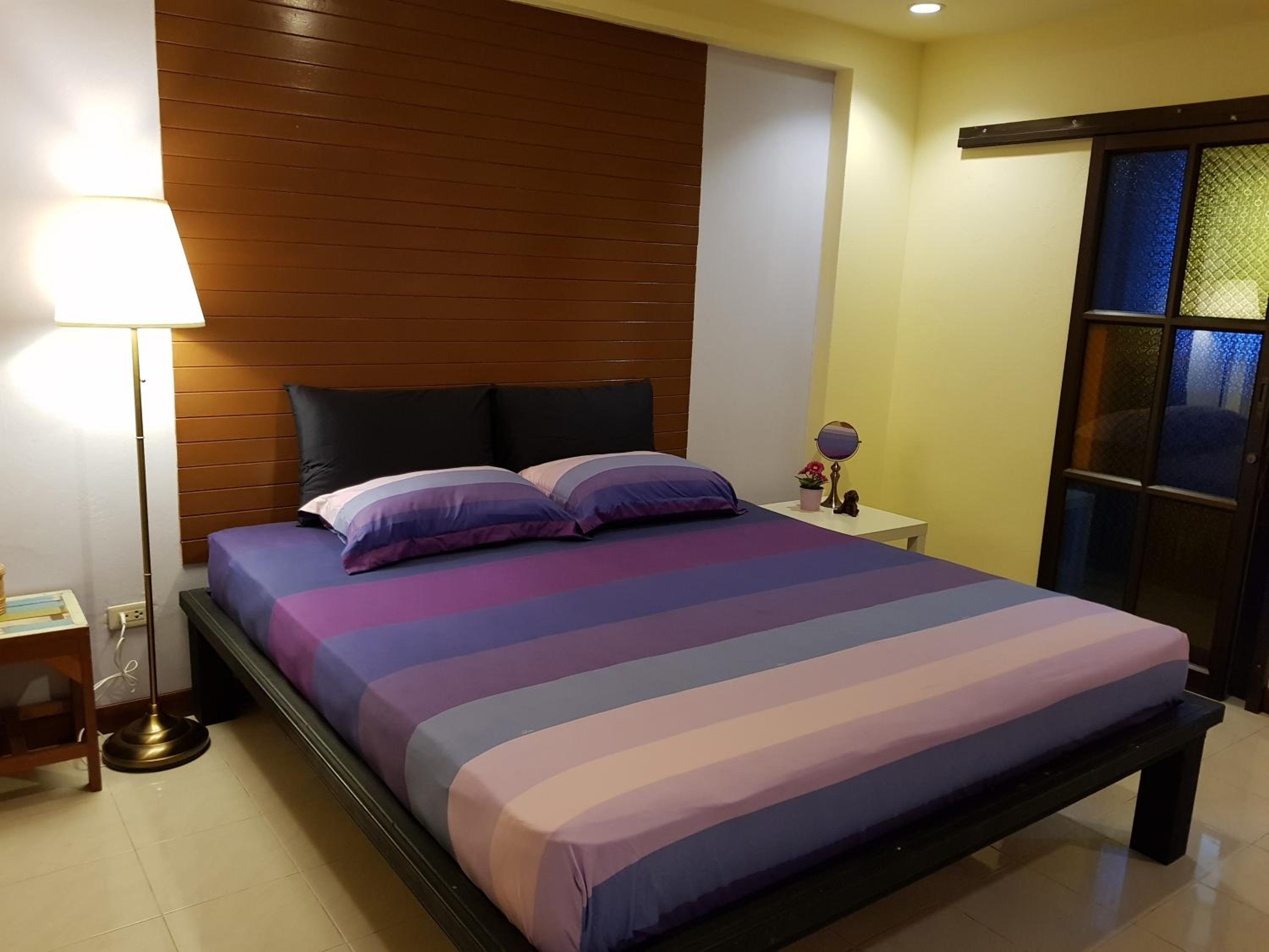 Standard King Room - Room Only - Photo 5