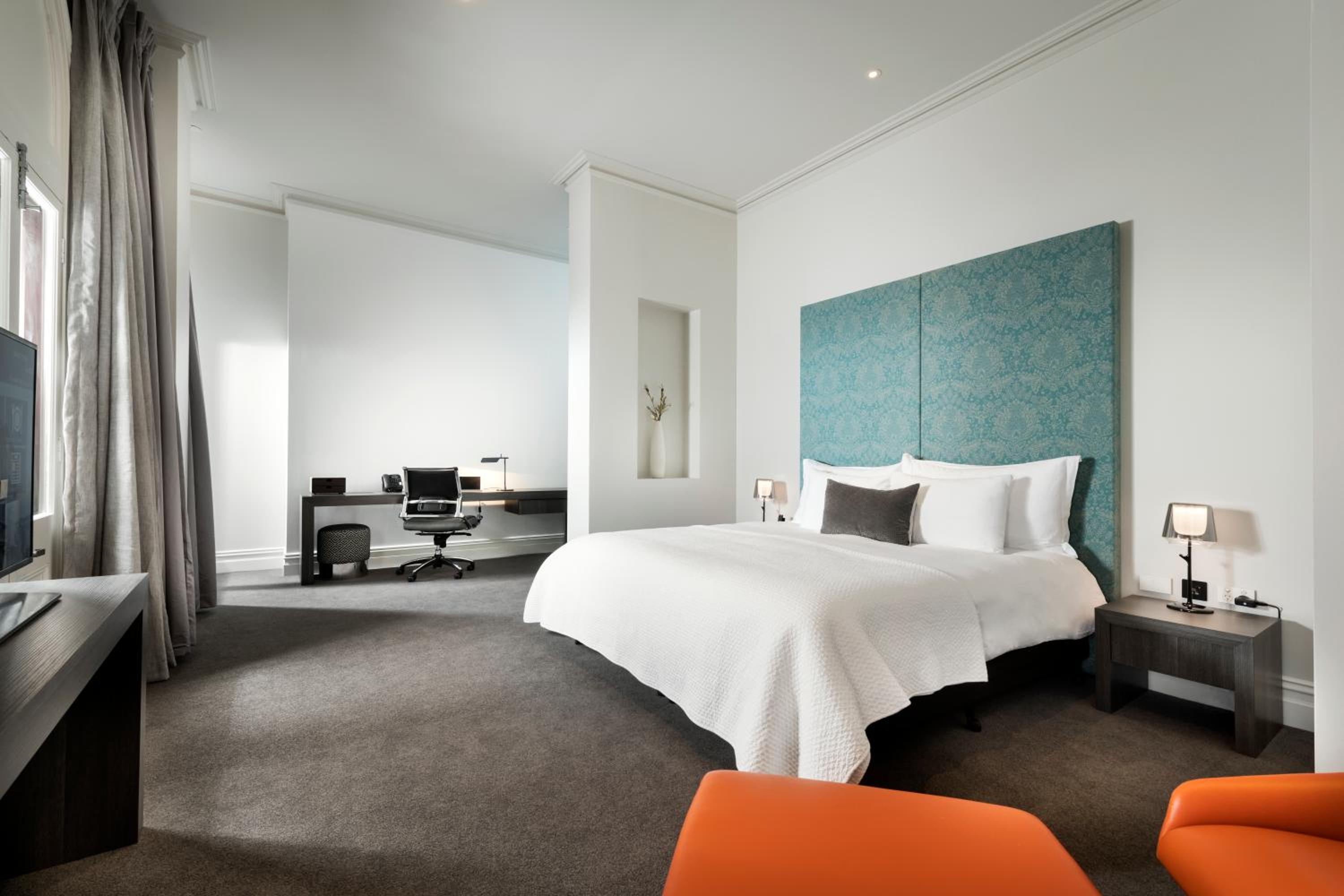 Heritage King Suite thumbnail 5