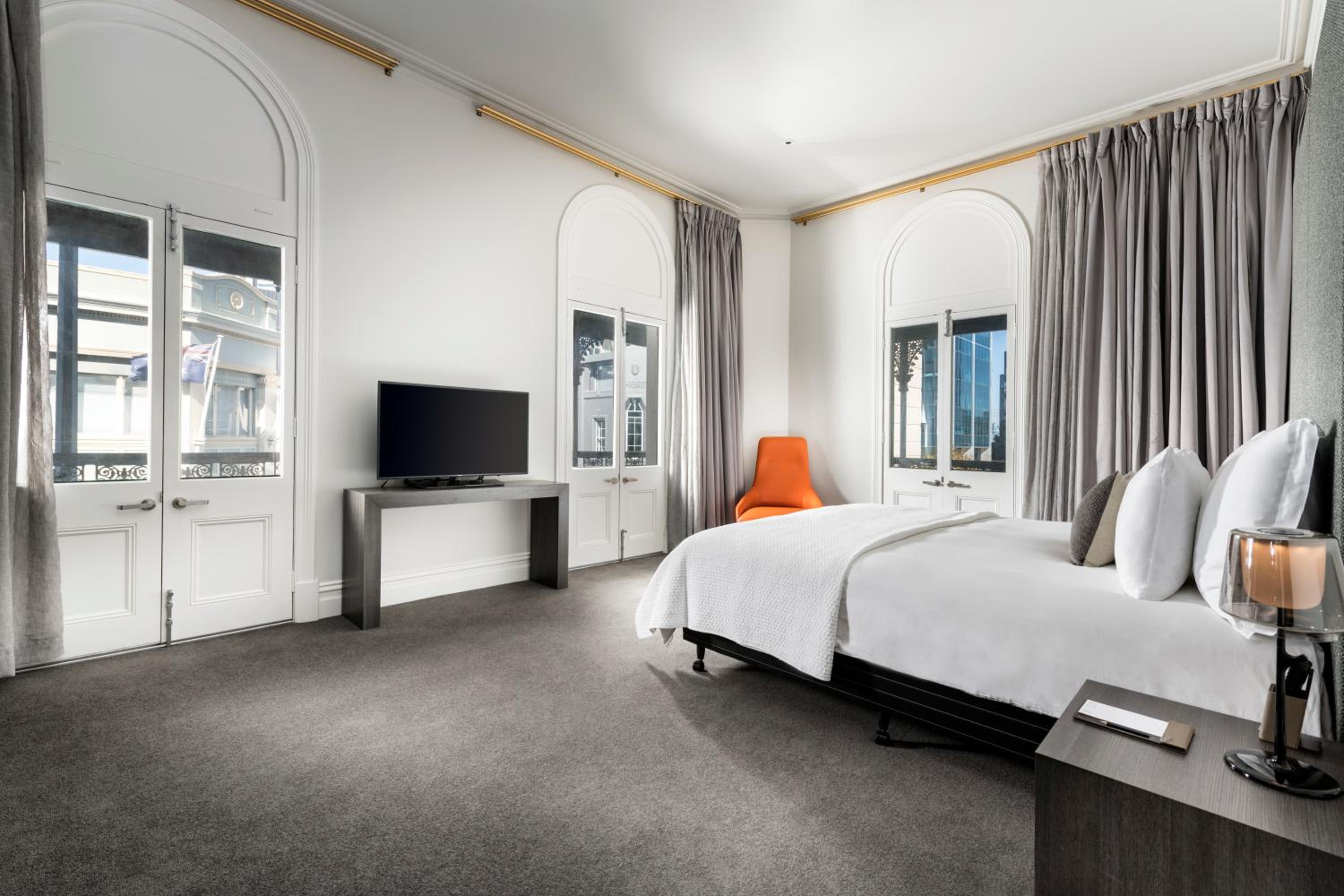 Heritage King Suite