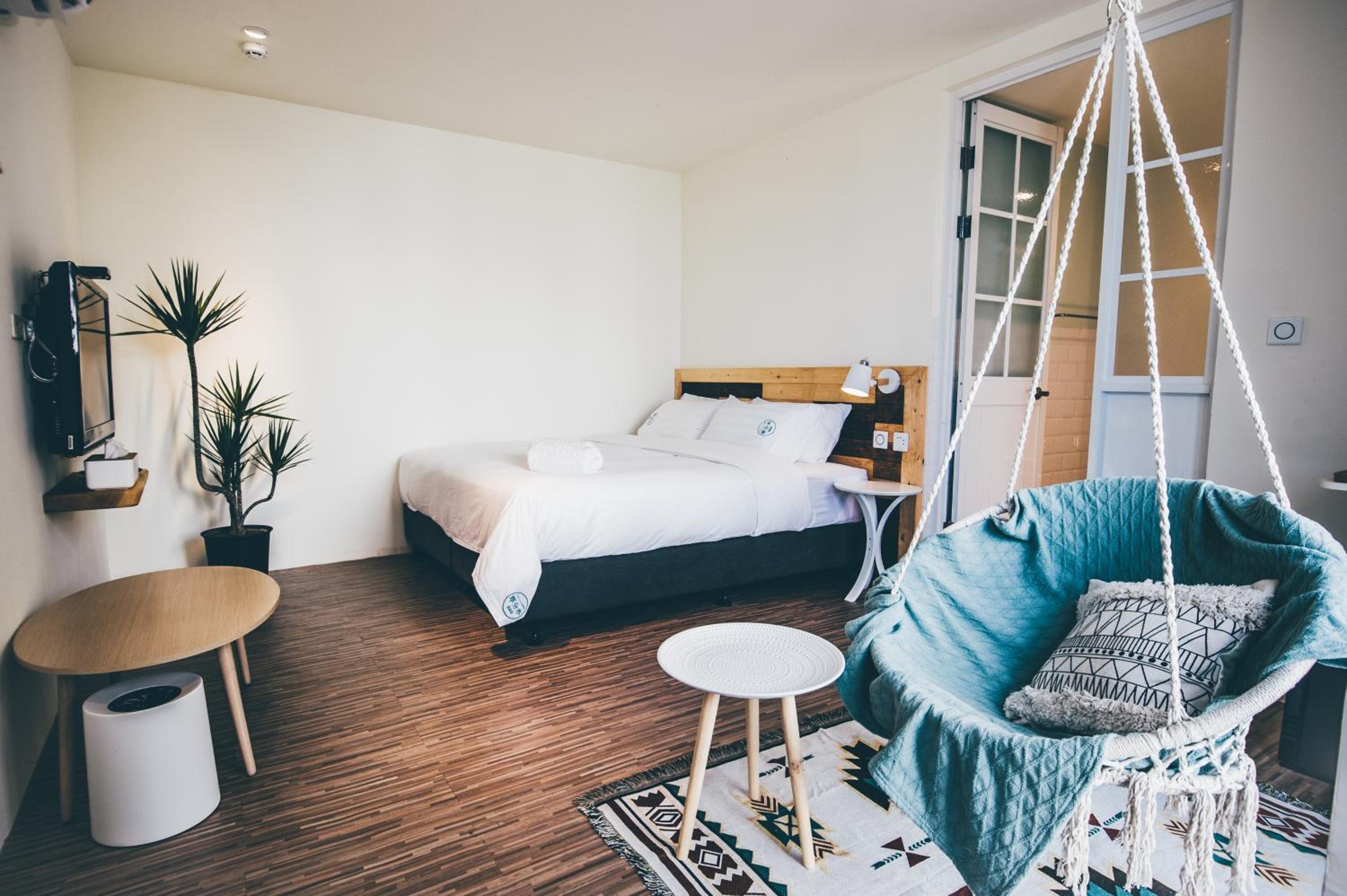 Deluxe Double Room with Bath - Photo 6
