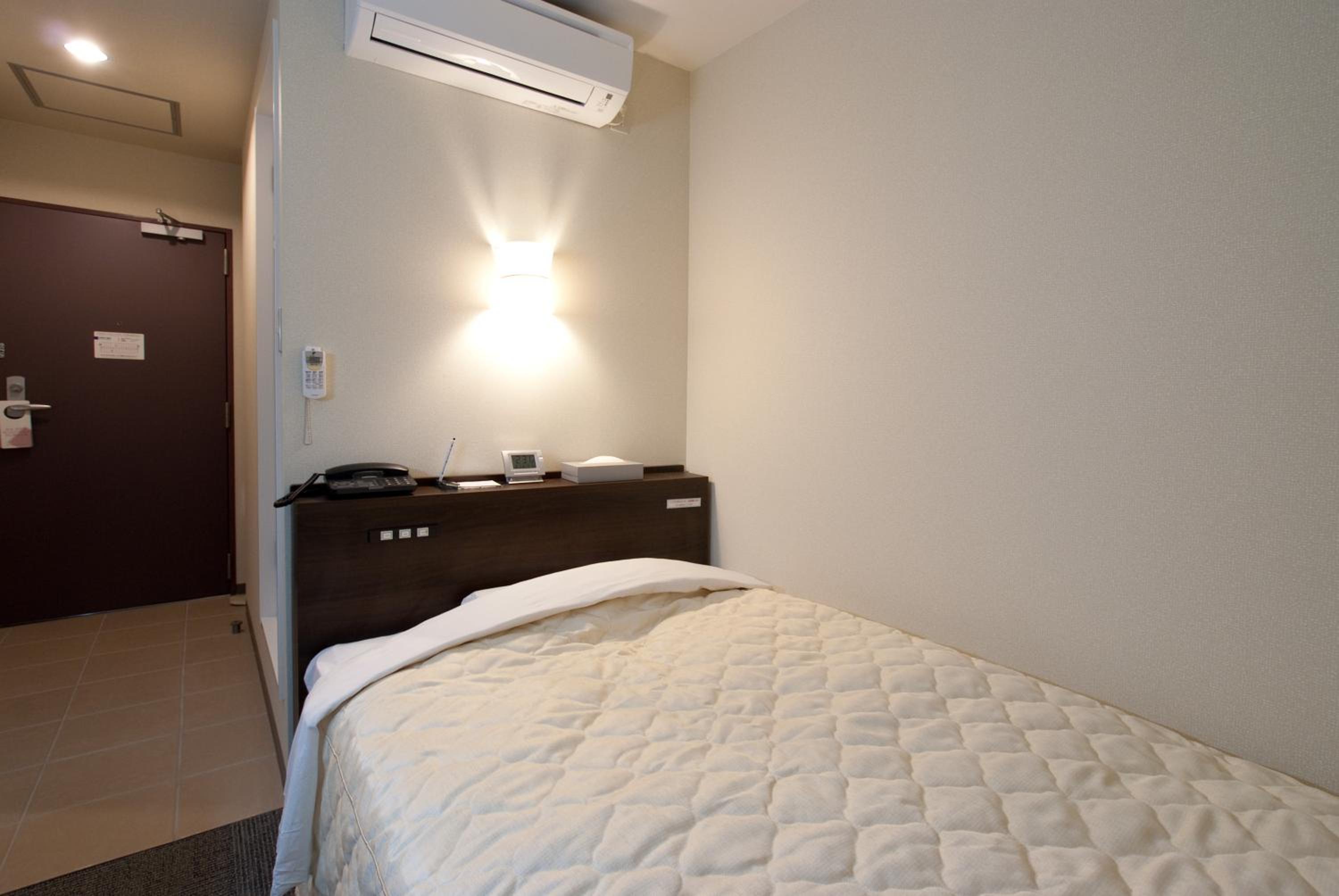 Double Room with Small Double Bed - Smoking photo 2