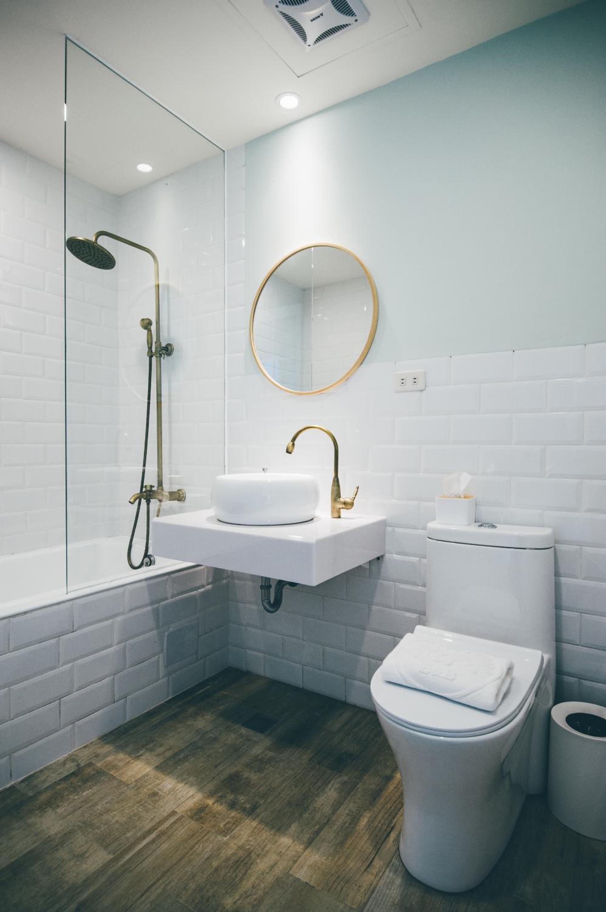 Deluxe Double Room with Bath - Photo 7