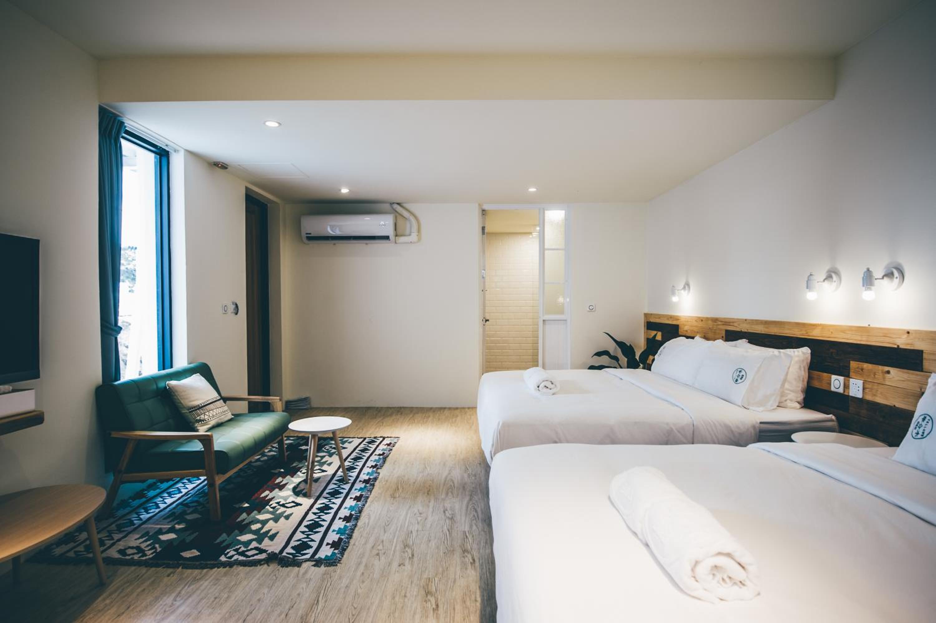 Deluxe Quadruple Room - Photo 13