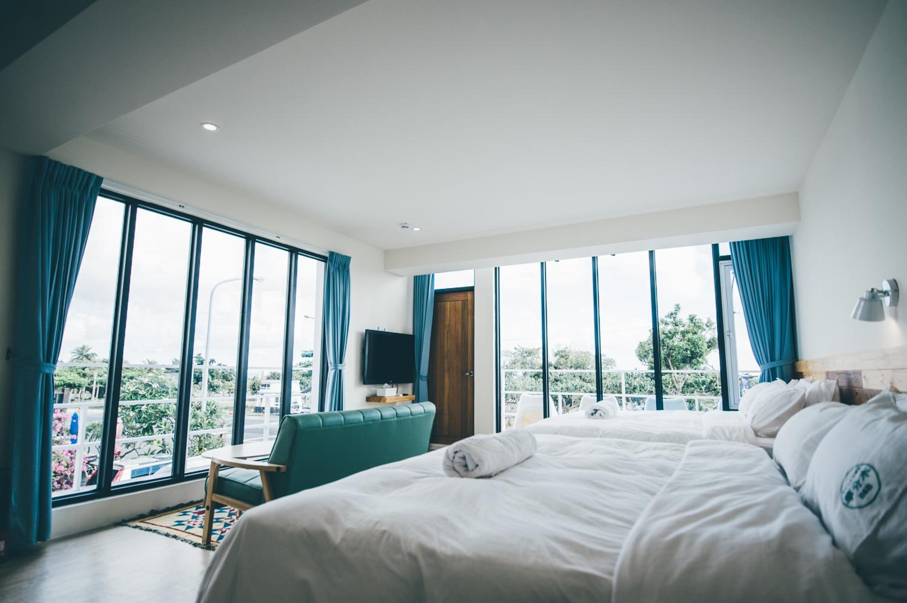 Quadruple Room with Sea View and Balcony photo 2