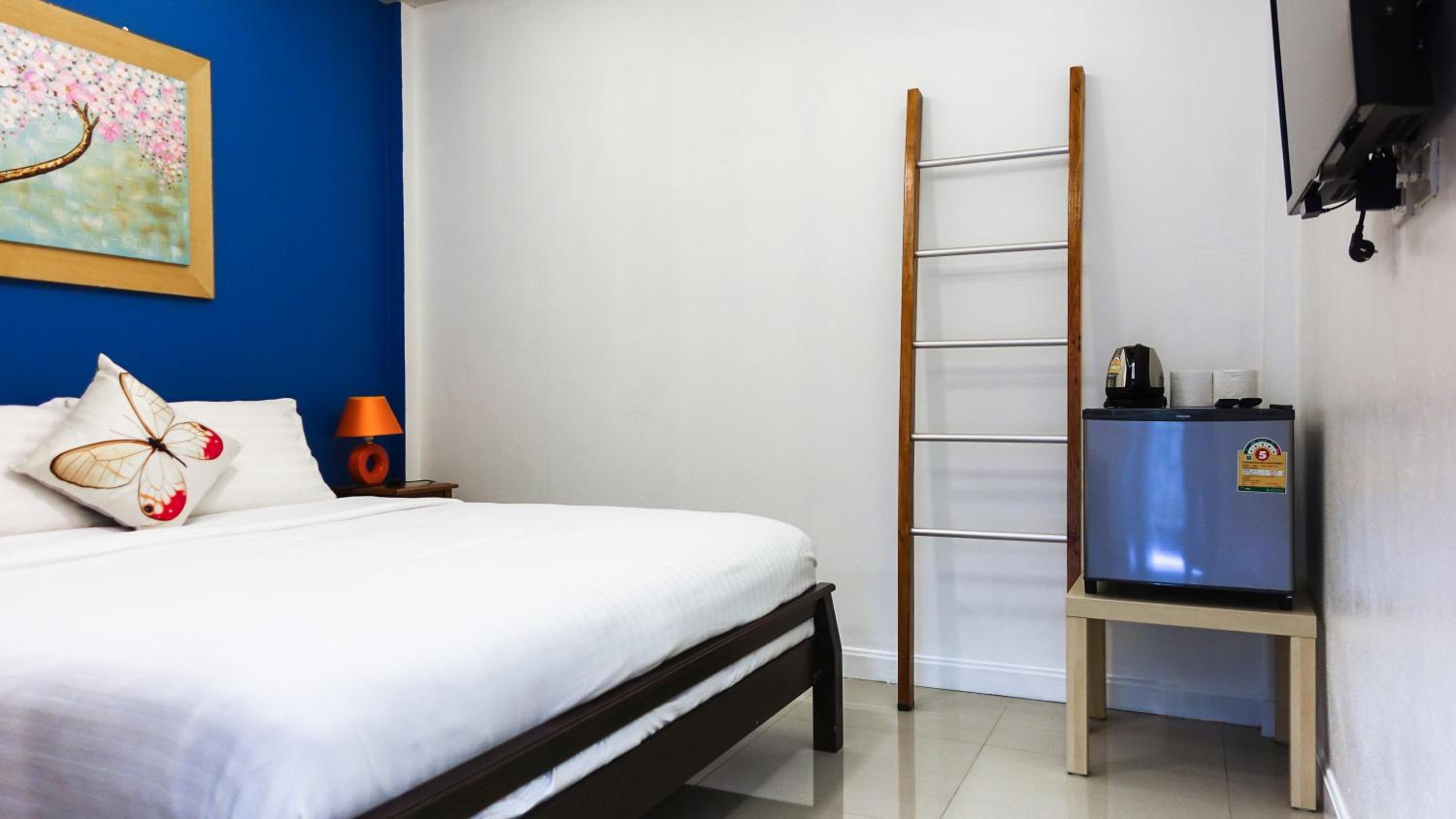 Deluxe Double Room No Window photo 3