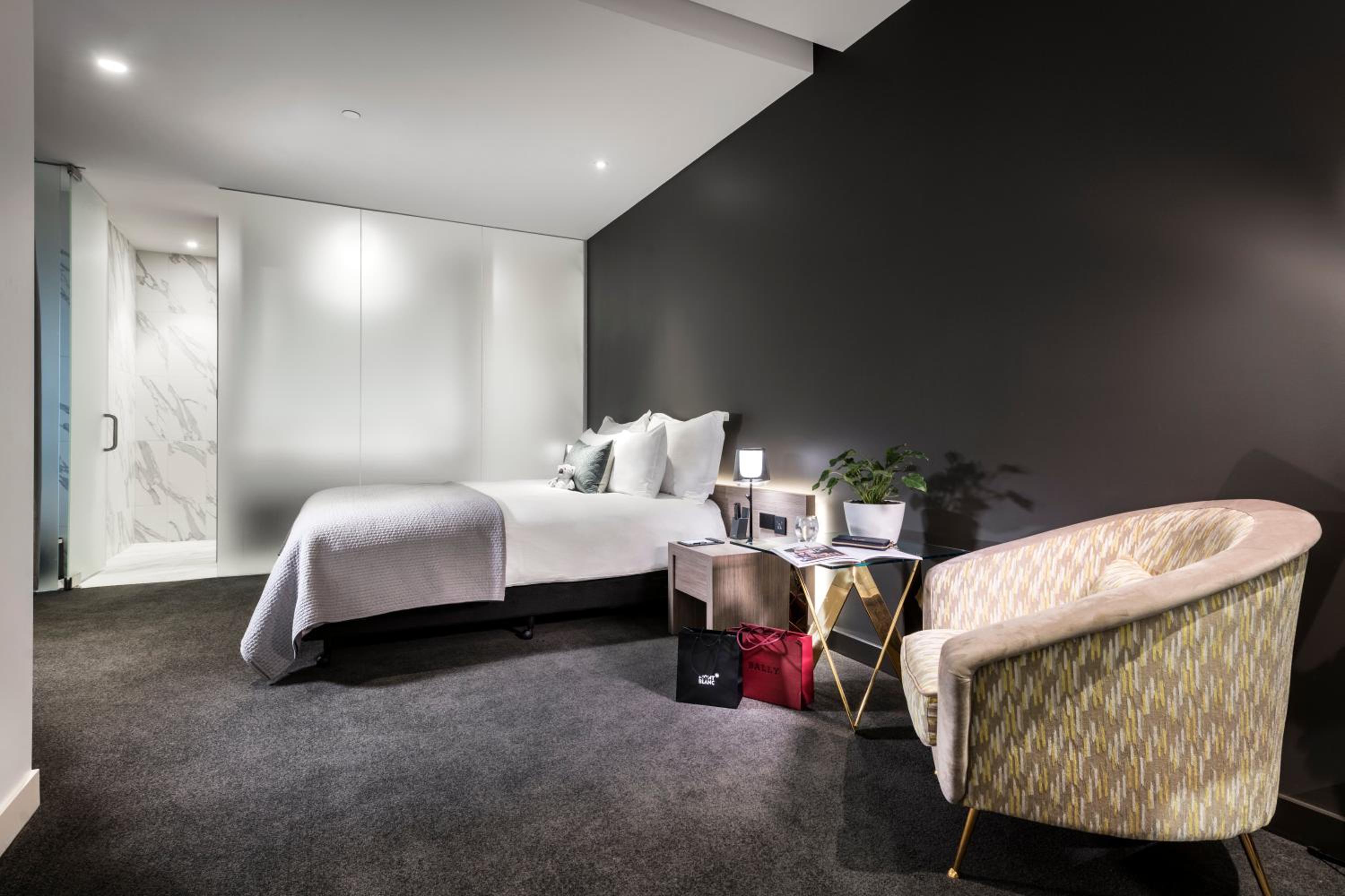 King Suite with Courtyard View