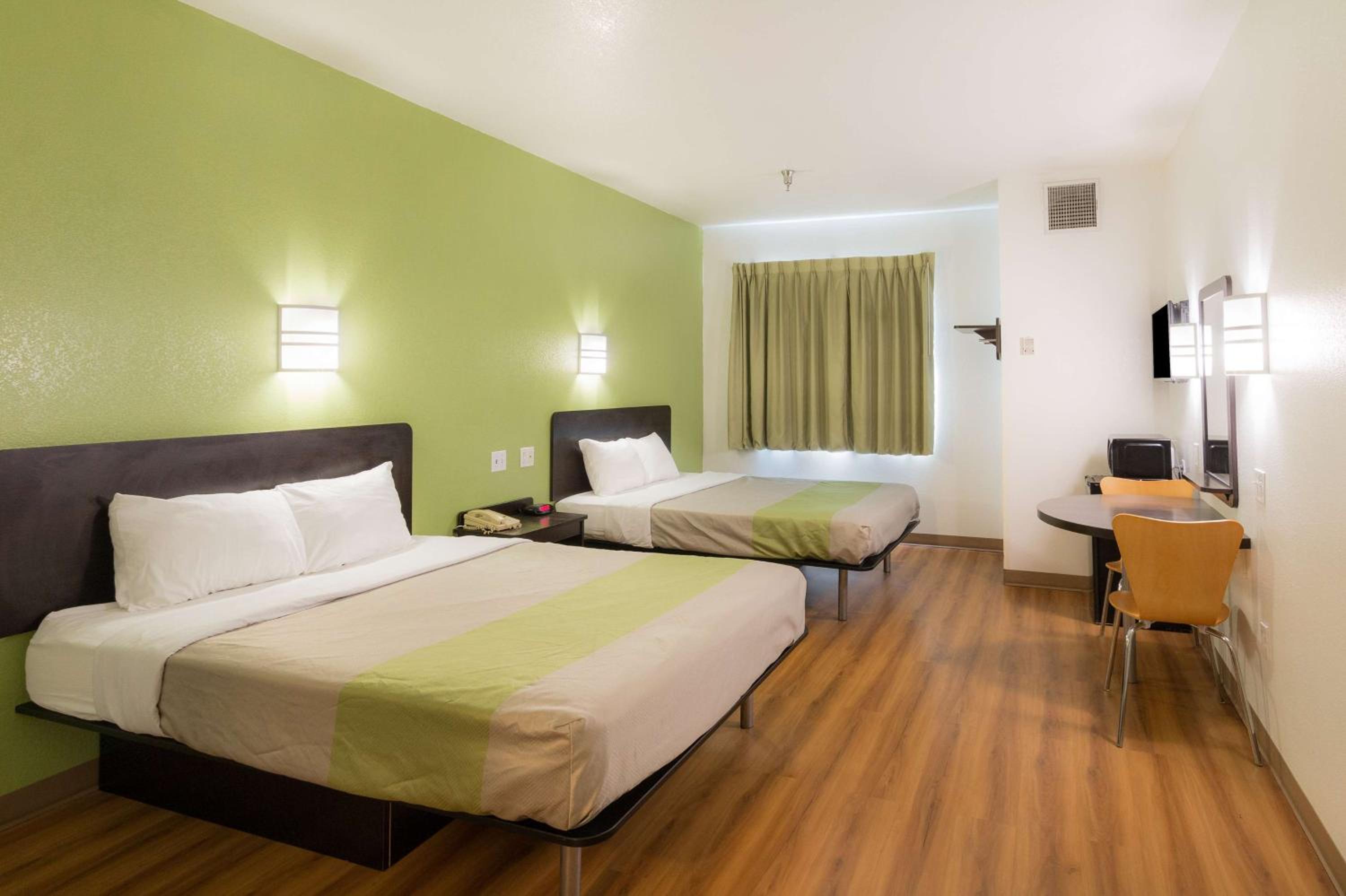 Quadruple Room - Non-Smoking - Photo 5
