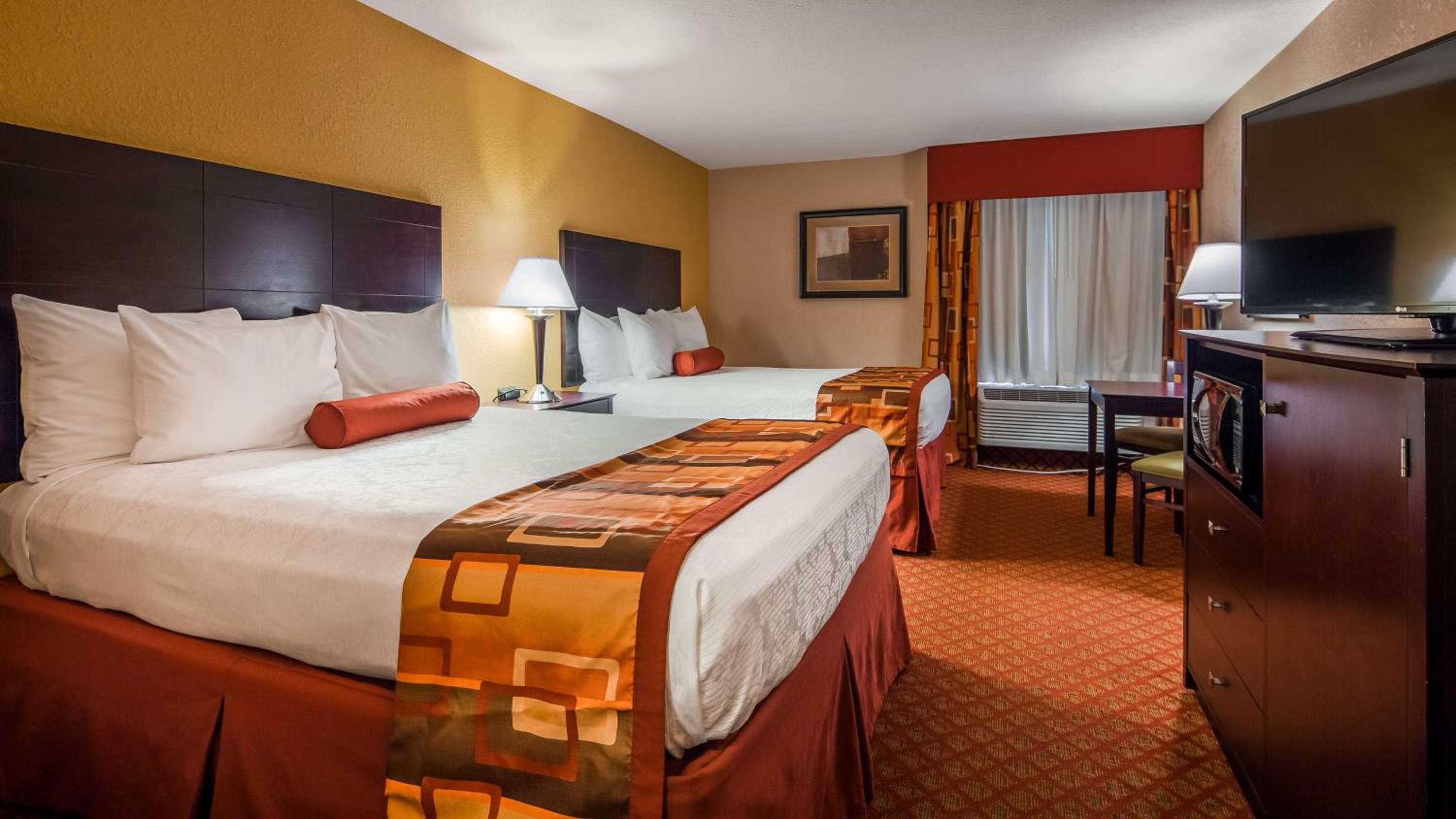 Queen Room with Two Queen Beds and Bath Tub - Disability Access/Non-Smoking  - Photo 1