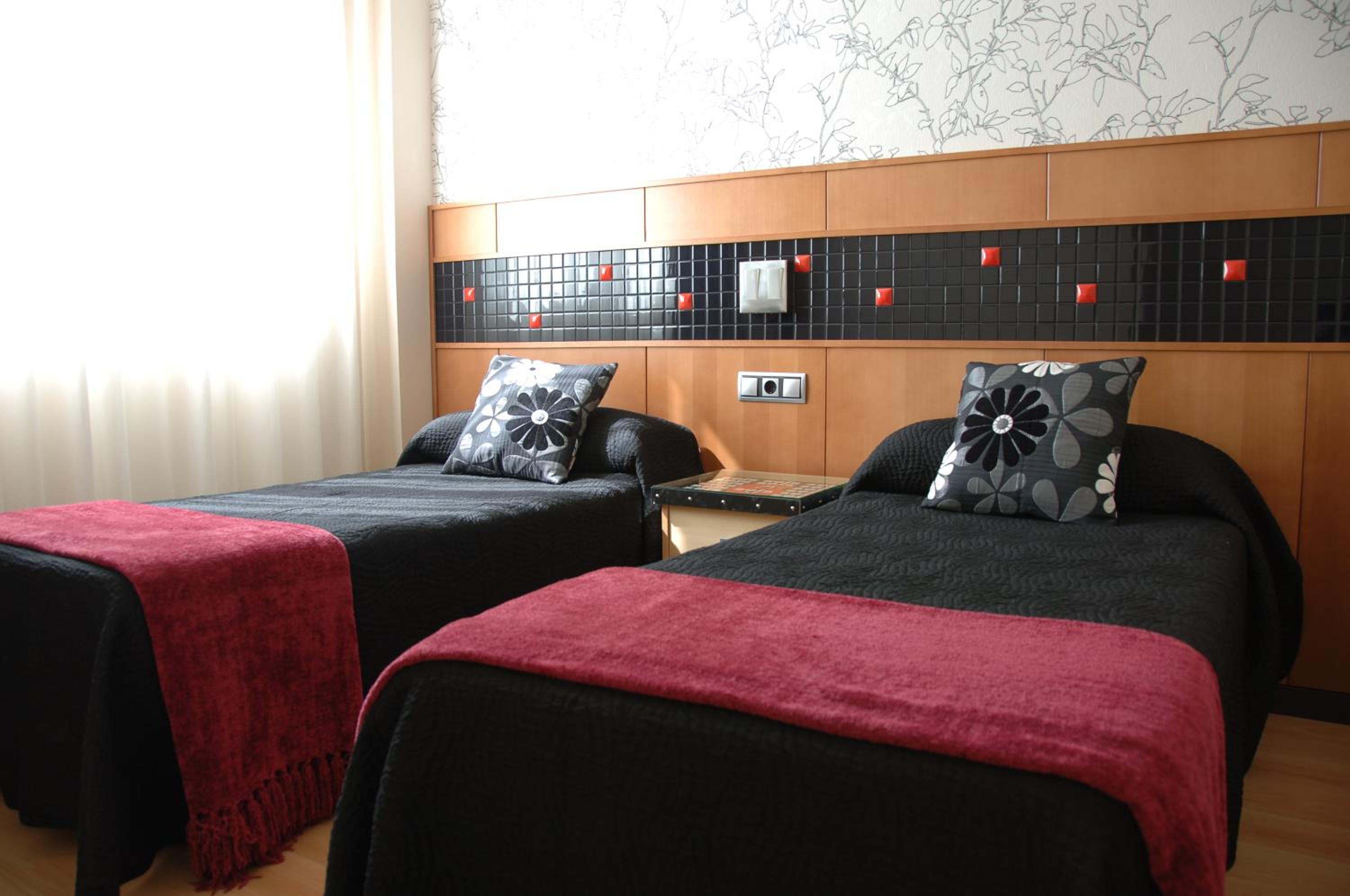 Family Room with Bathroom photo 2