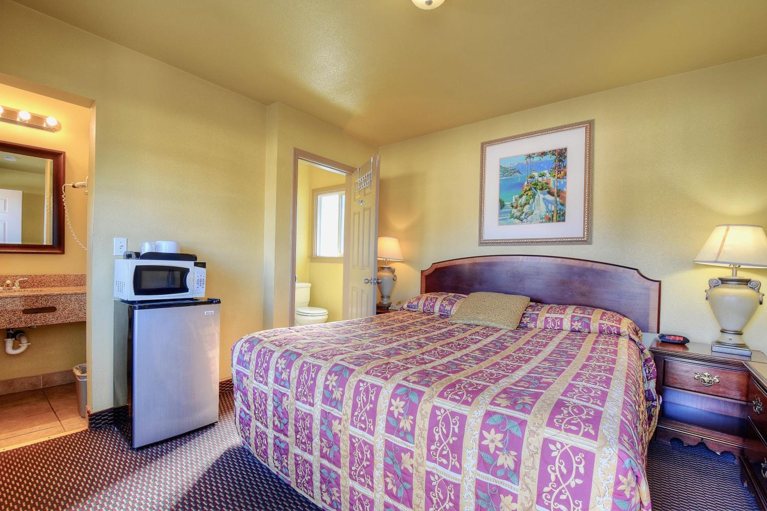 King Room - Non-Smoking - Photo 1