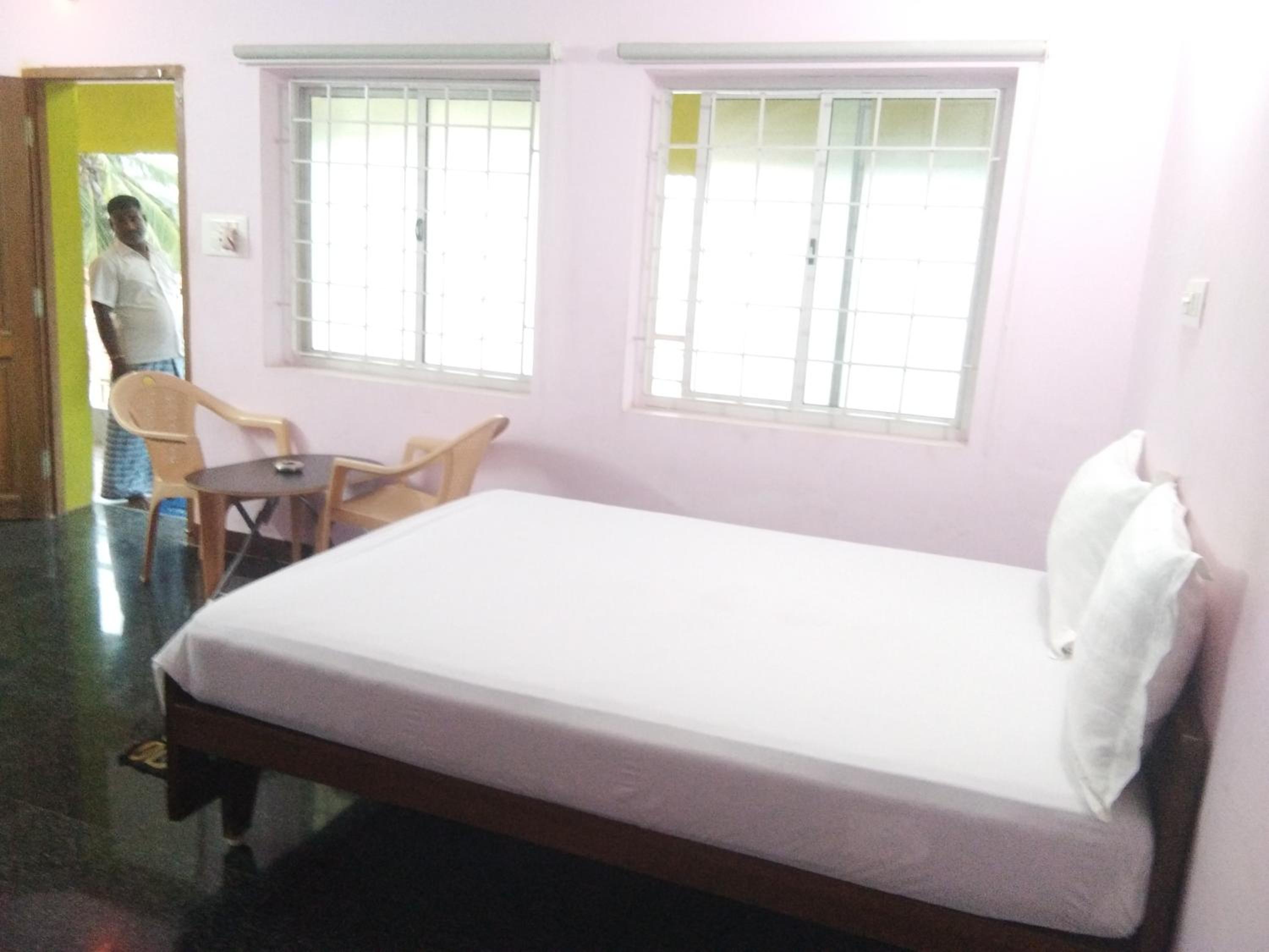 Standard Double Room with Fan, photo 7