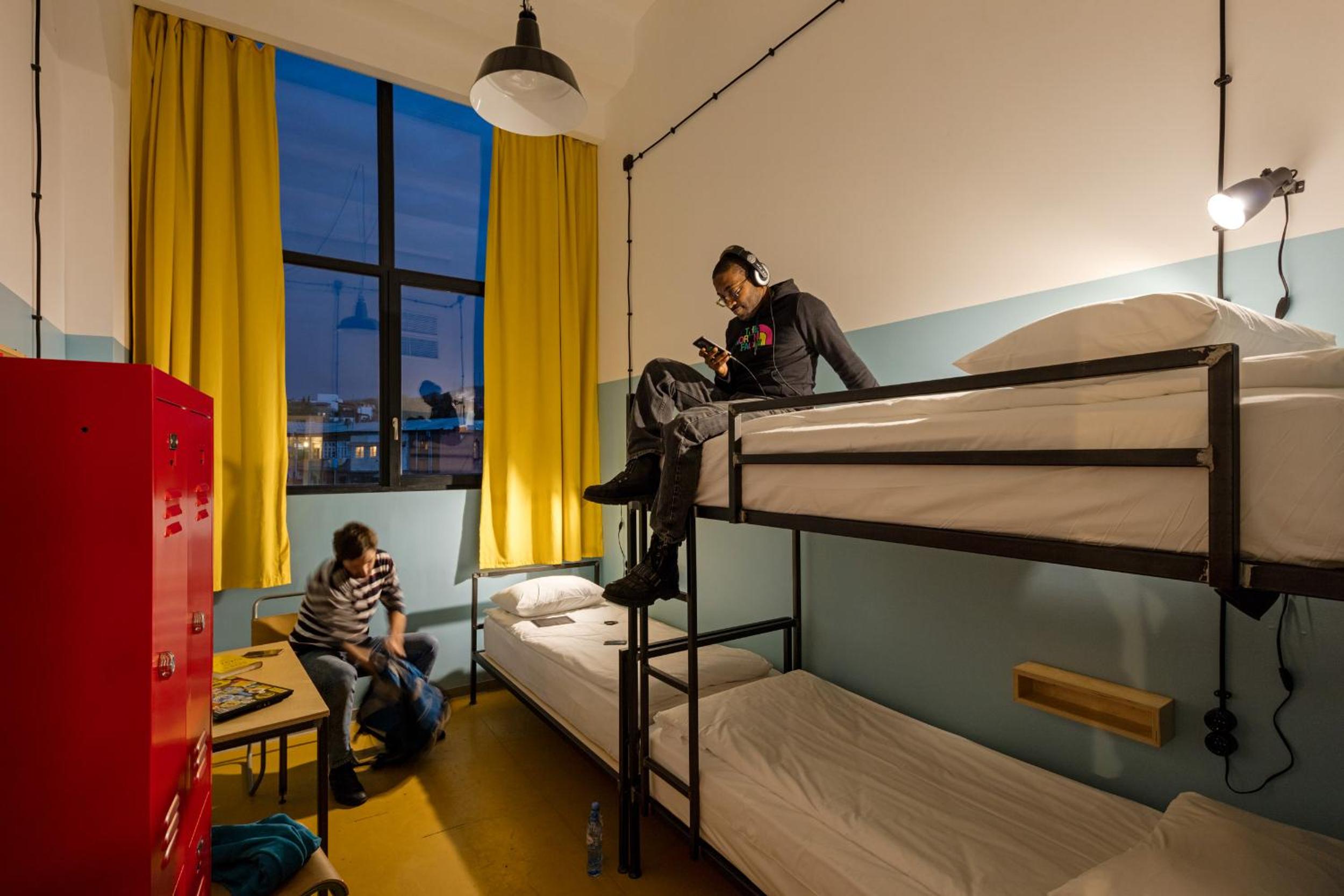 Bed in 3-Bed Mixed Dormitory Room photo 2