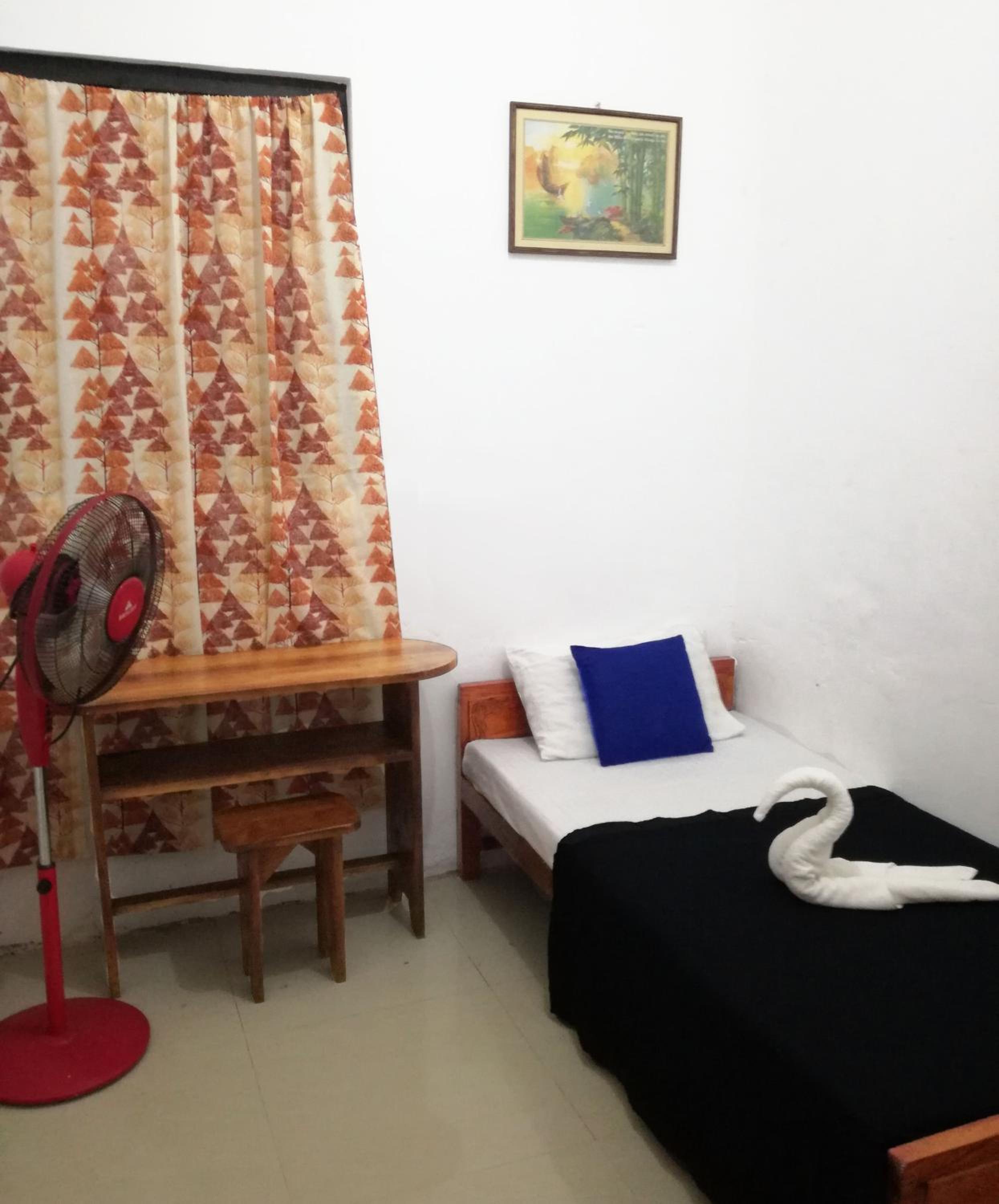 Single Room with Shared Bathroom photo 2