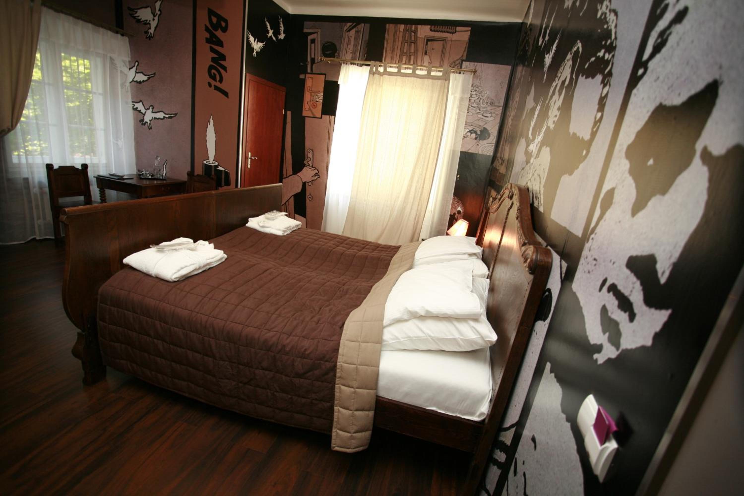 Deluxe Family Room - Photo 1