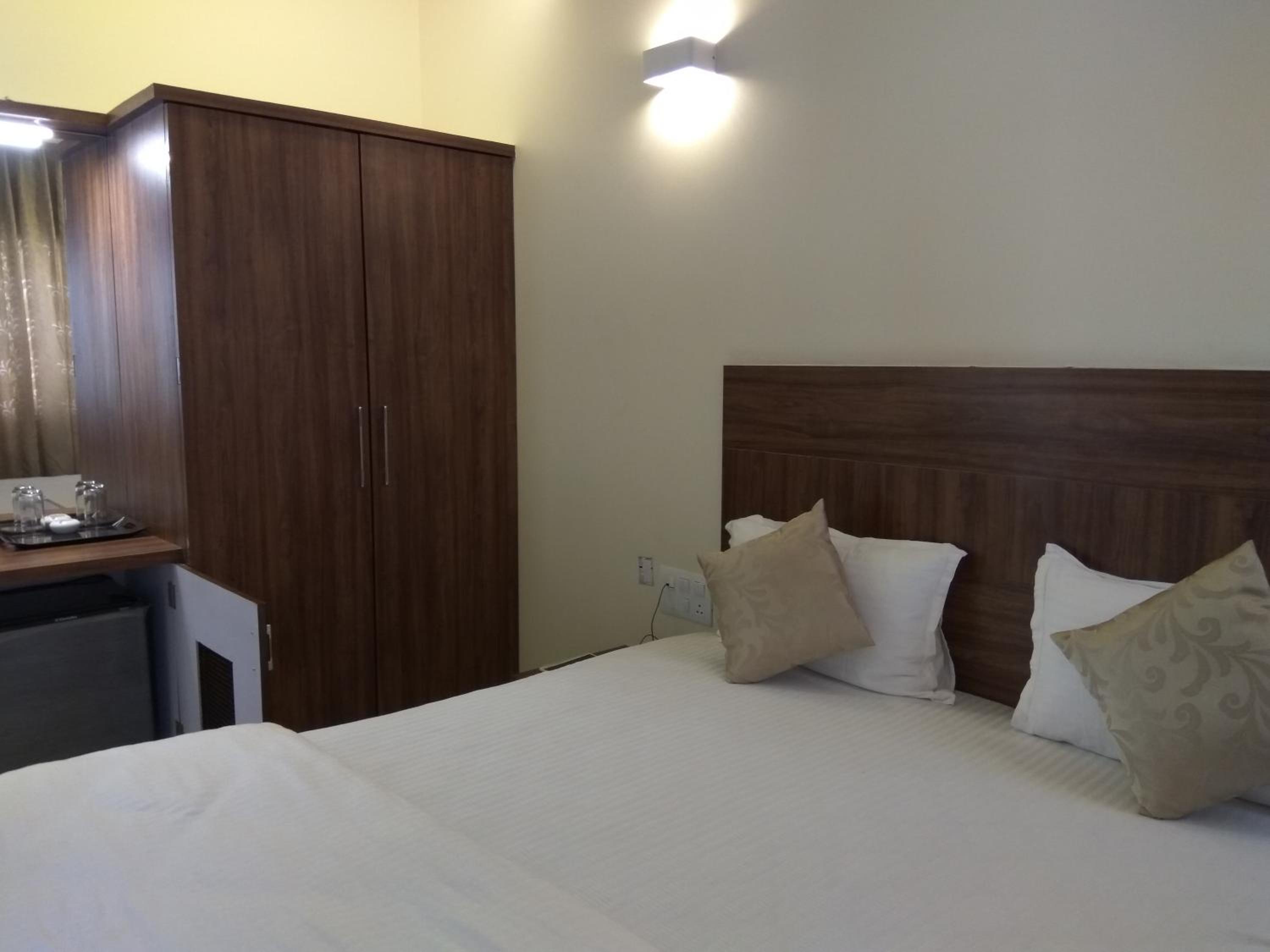 Deluxe Room - Photo 13