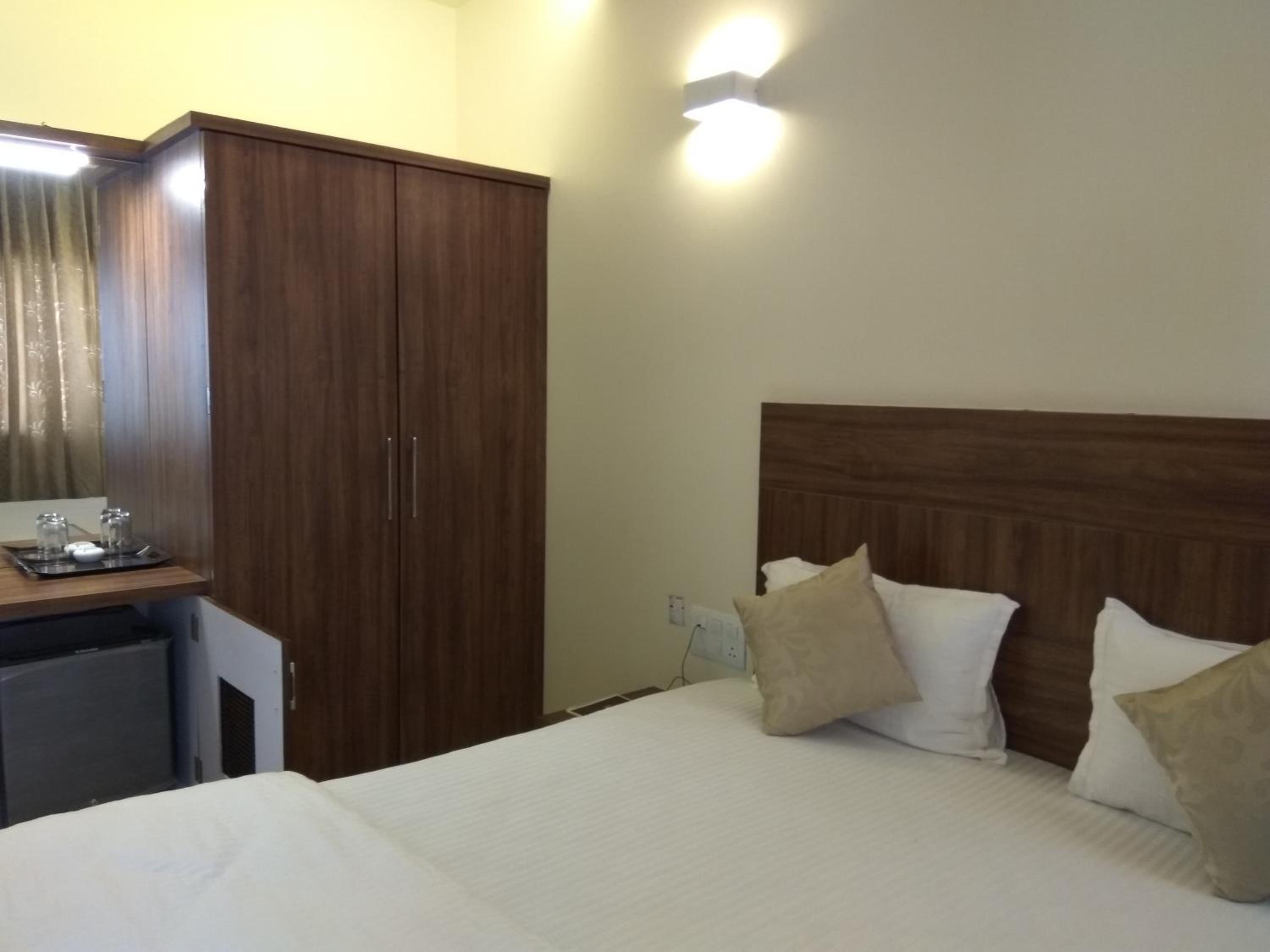 Deluxe Room - Photo 12