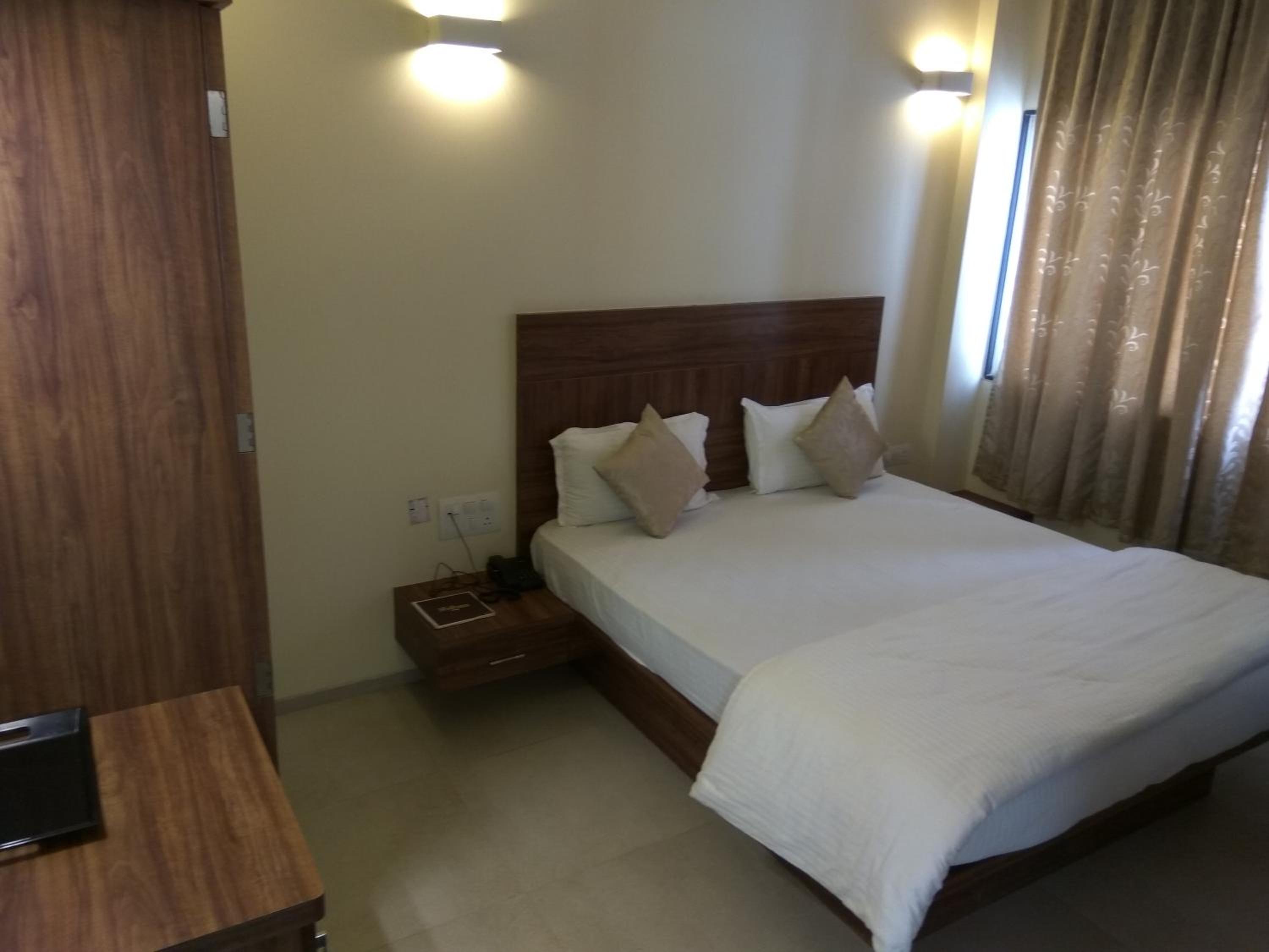 Deluxe Room - Photo 18
