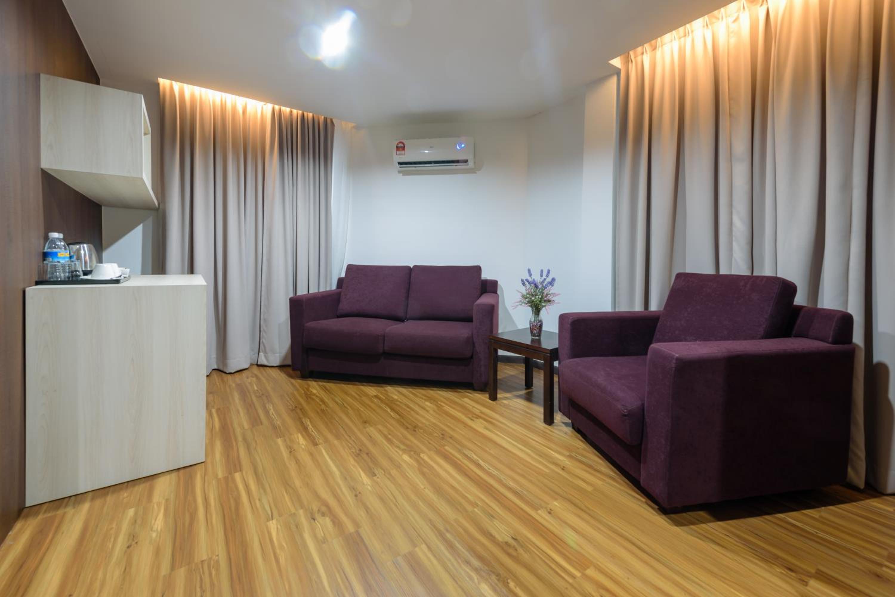 Suite - Photo 4