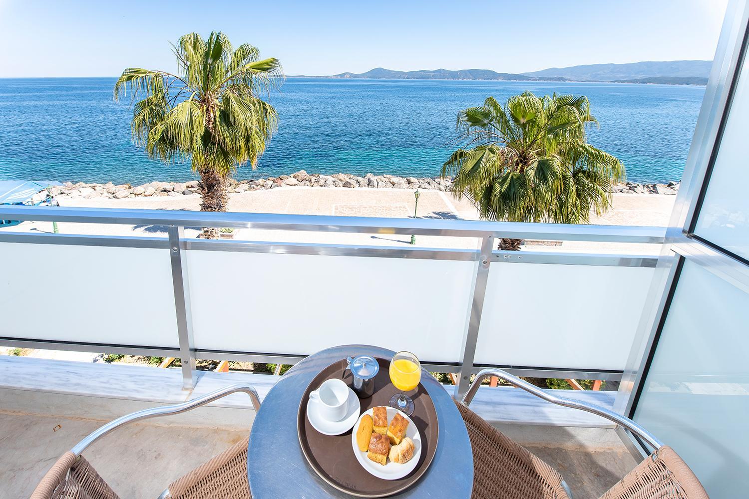Double or Twin Room with Sea View photo 3