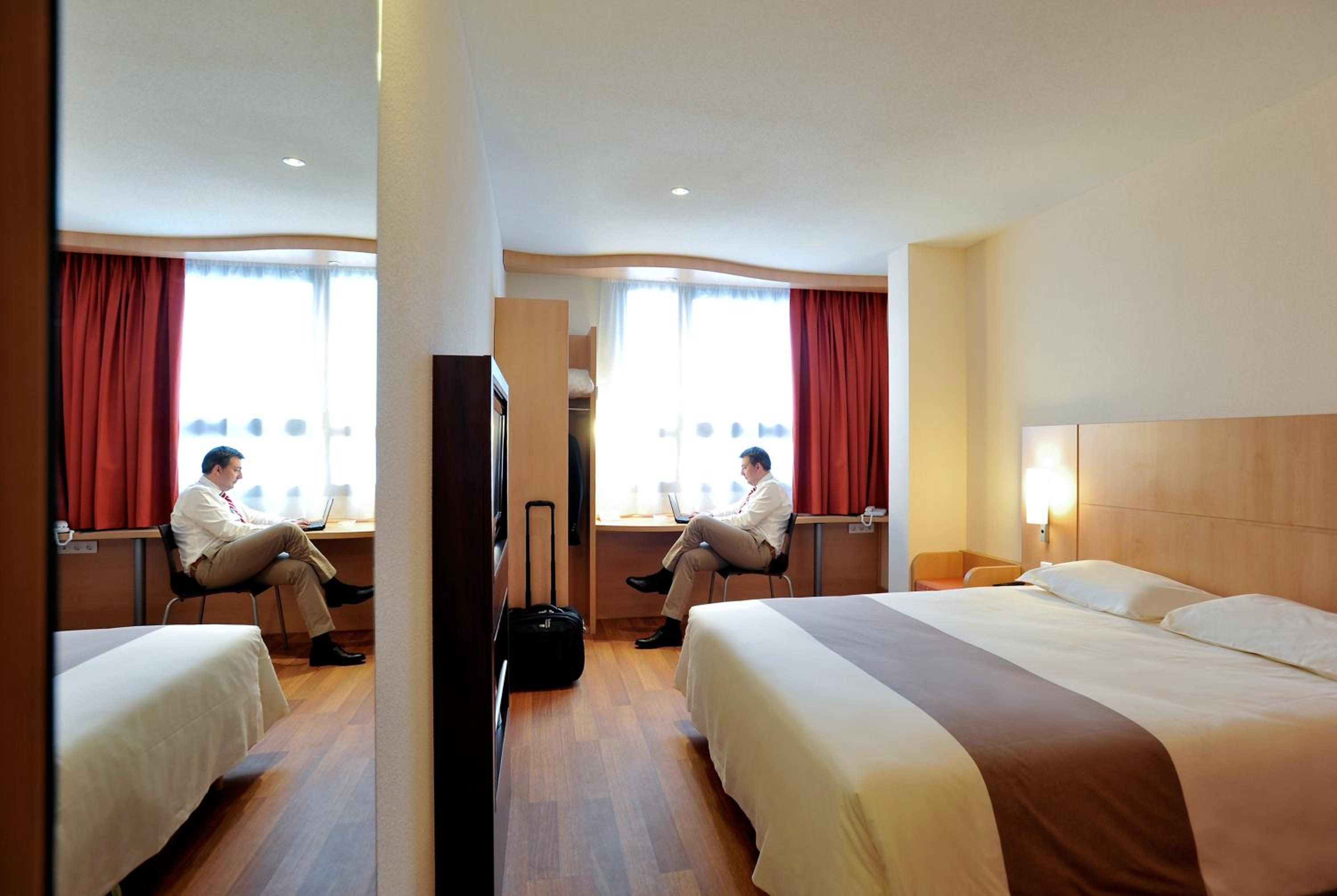 Double Room with View - Photo 3