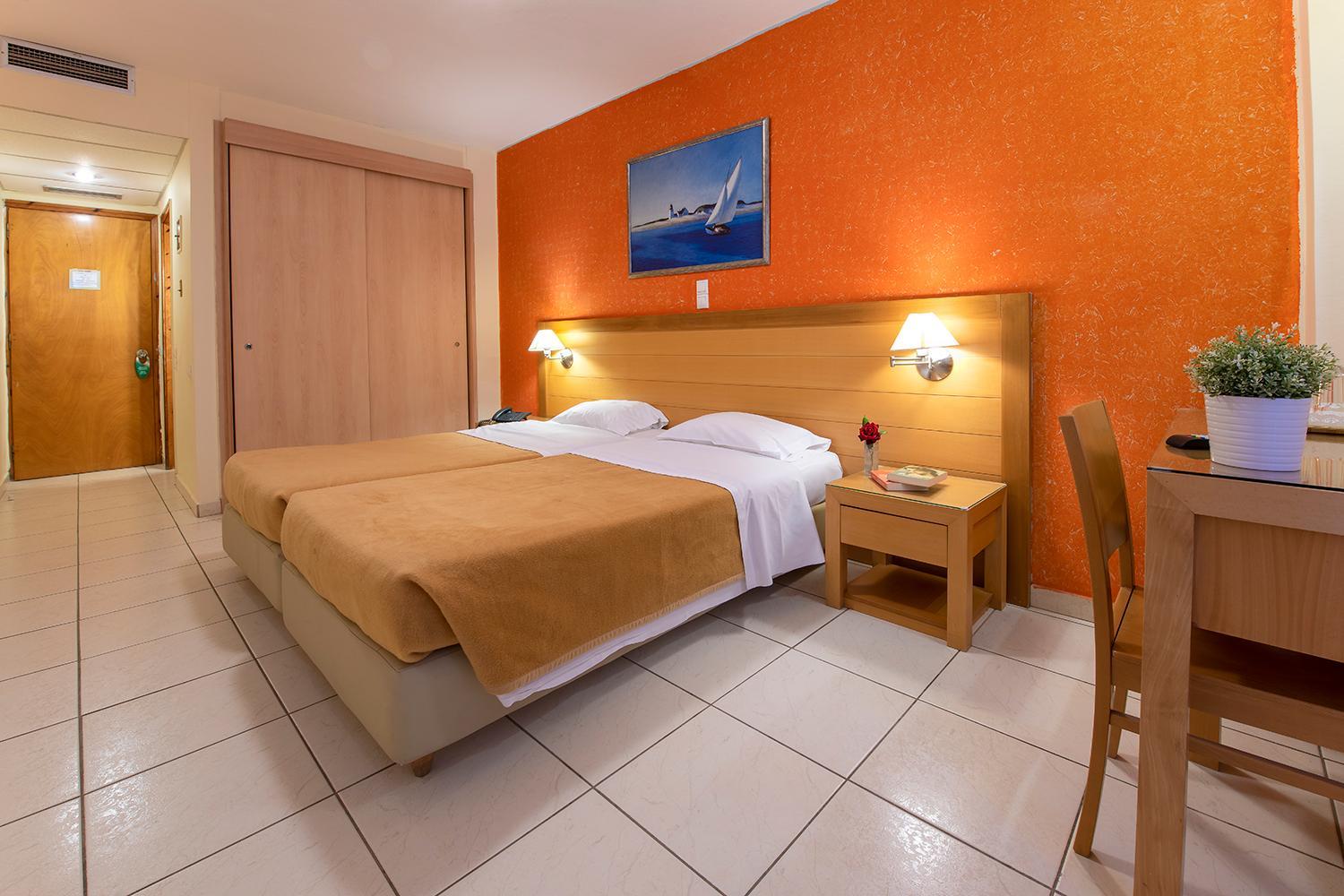 Double or Twin Room with Sea View photo 2