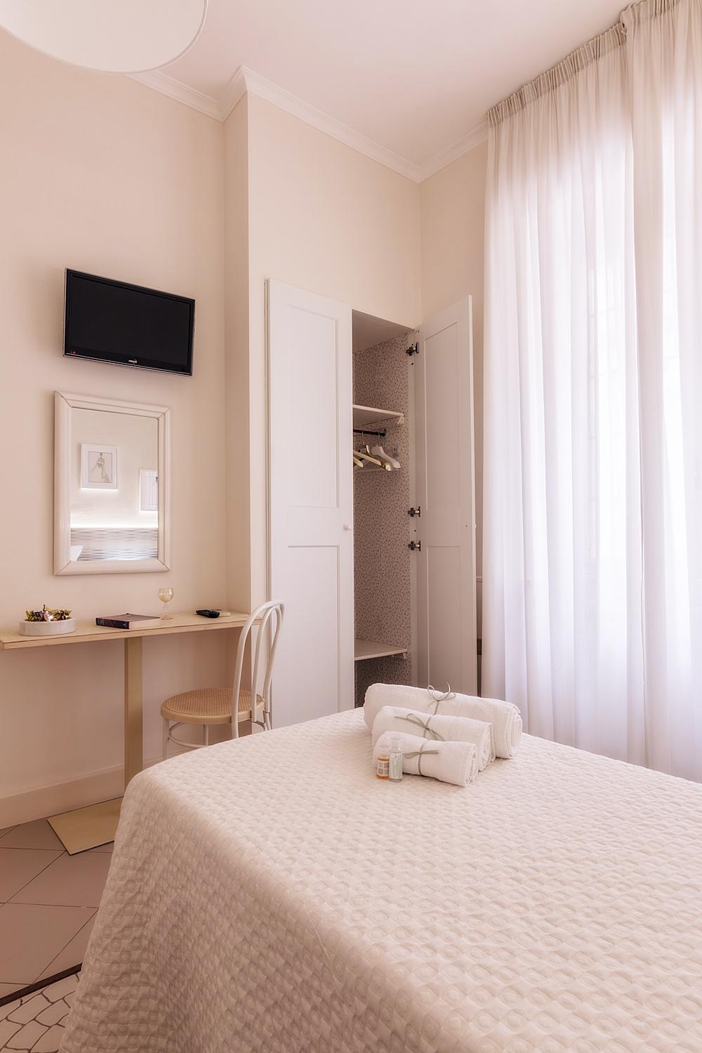 Deluxe Double or Twin Room - Photo 5