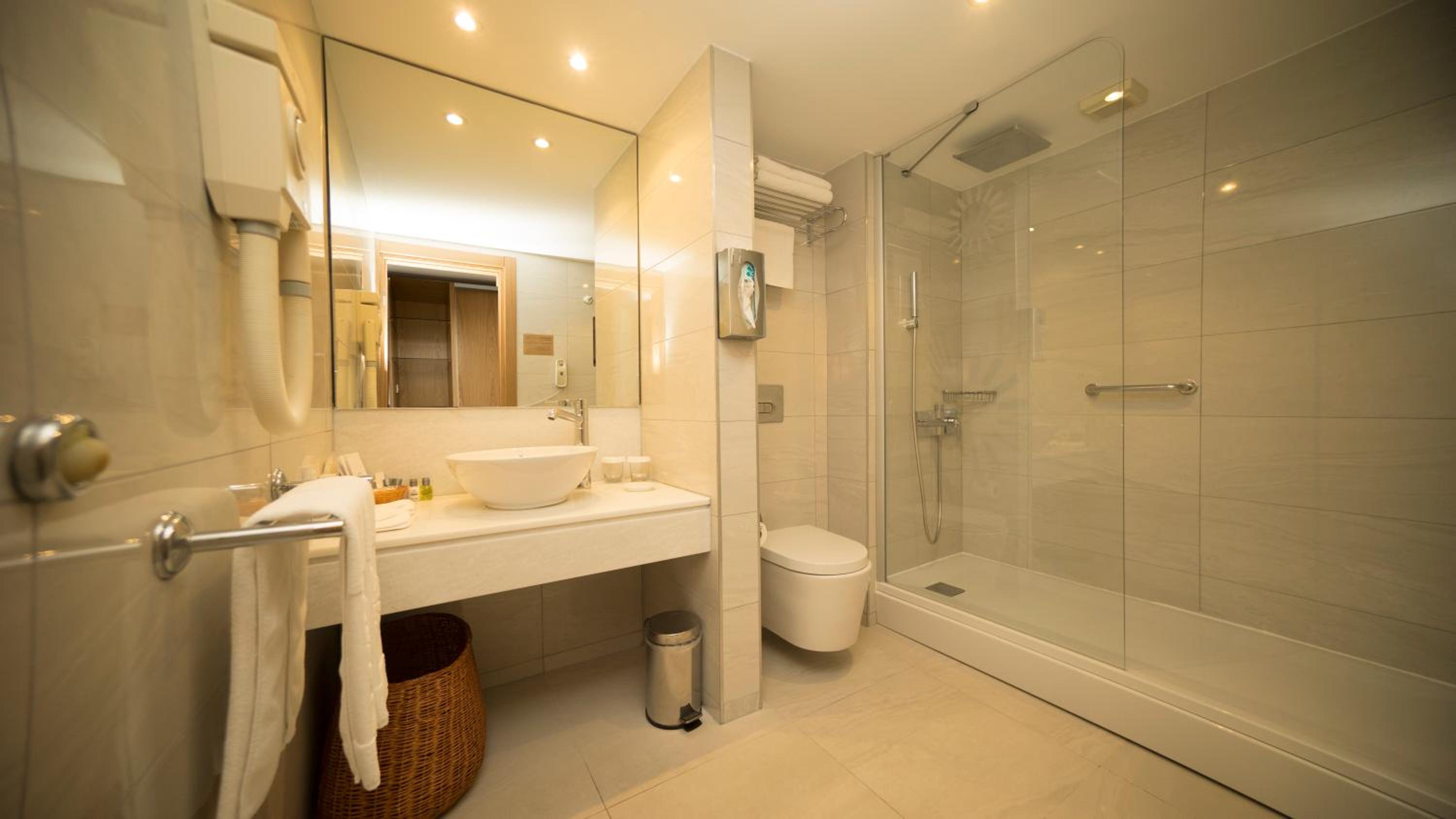 Double Room with Garden View - Photo 9