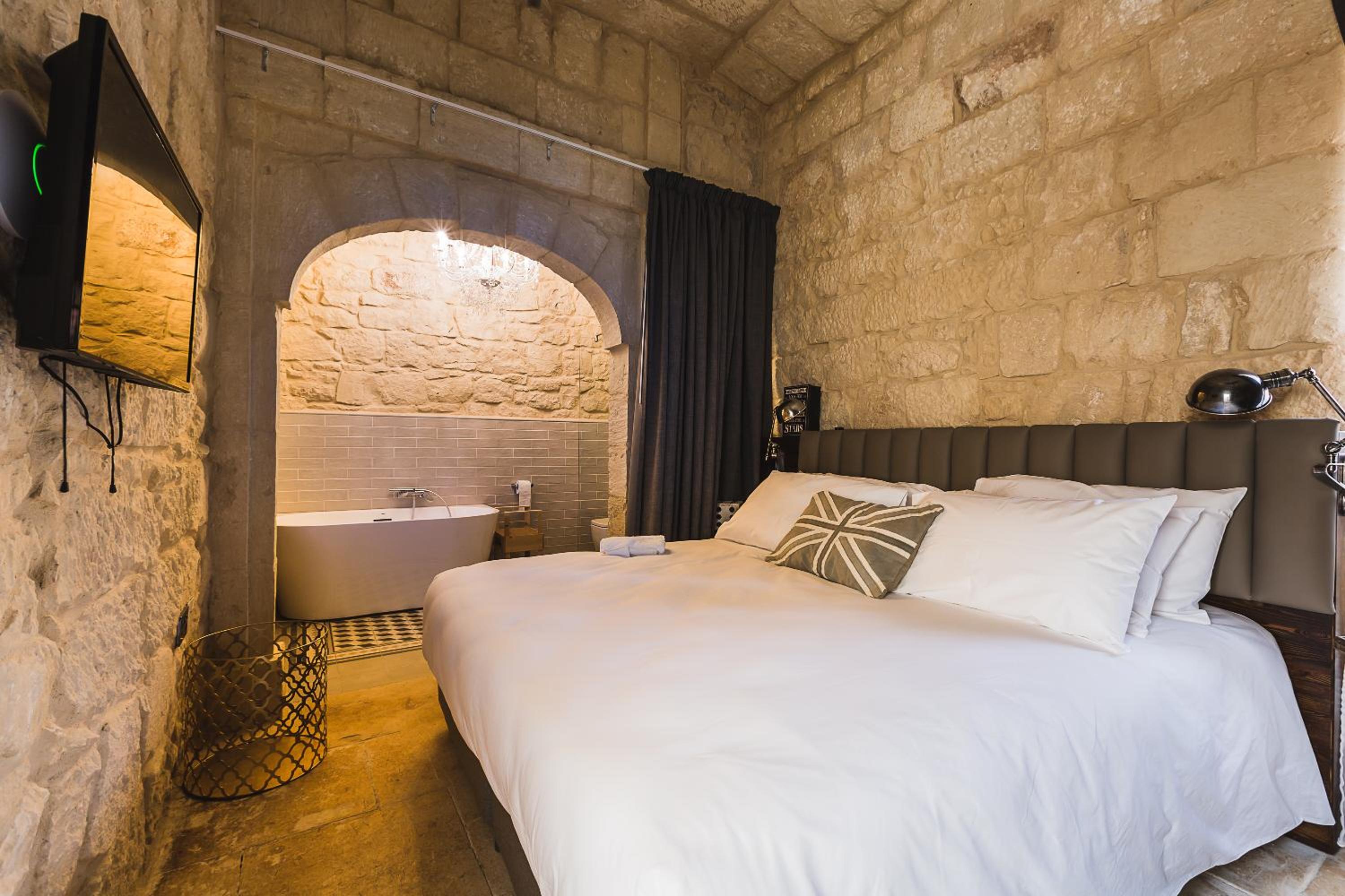 Superior Double or Twin Room - Photo 20