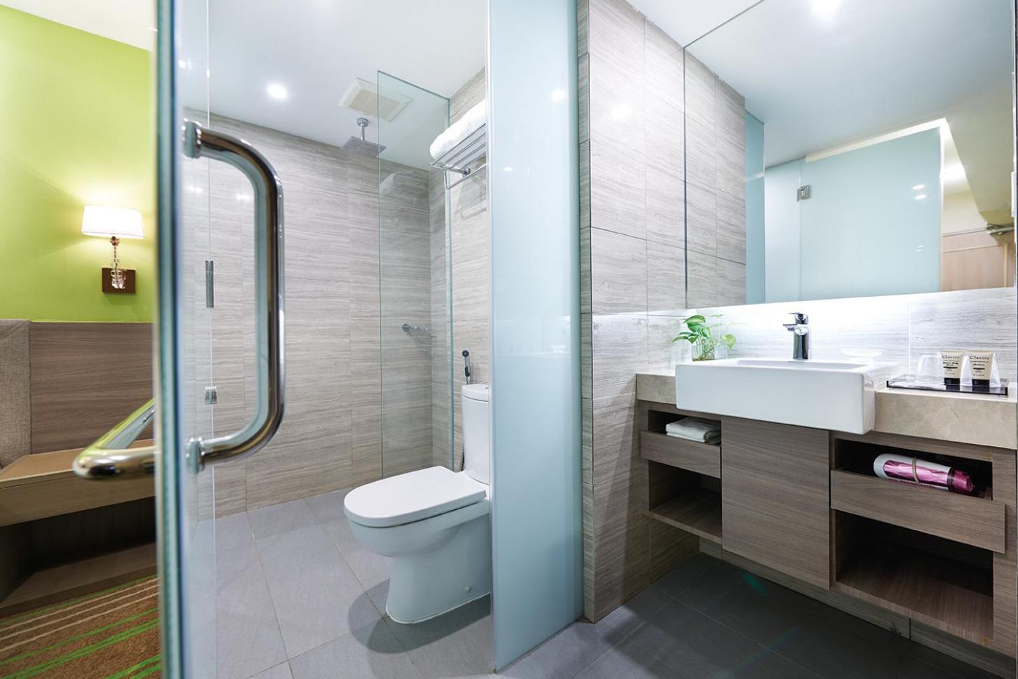 Executive Package - Cosmo King Room (No Window) photo 3