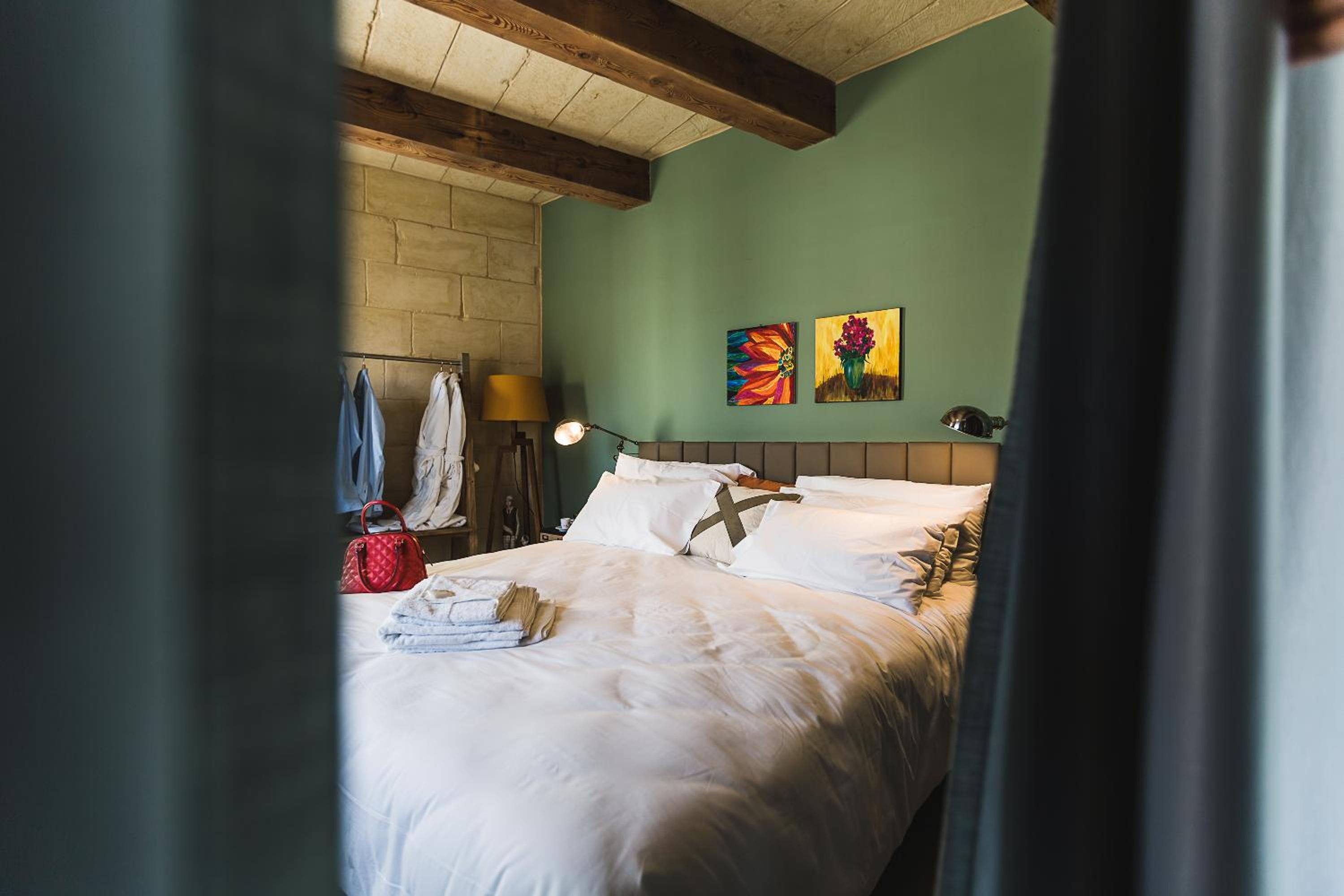 Superior Double or Twin Room - Photo 10