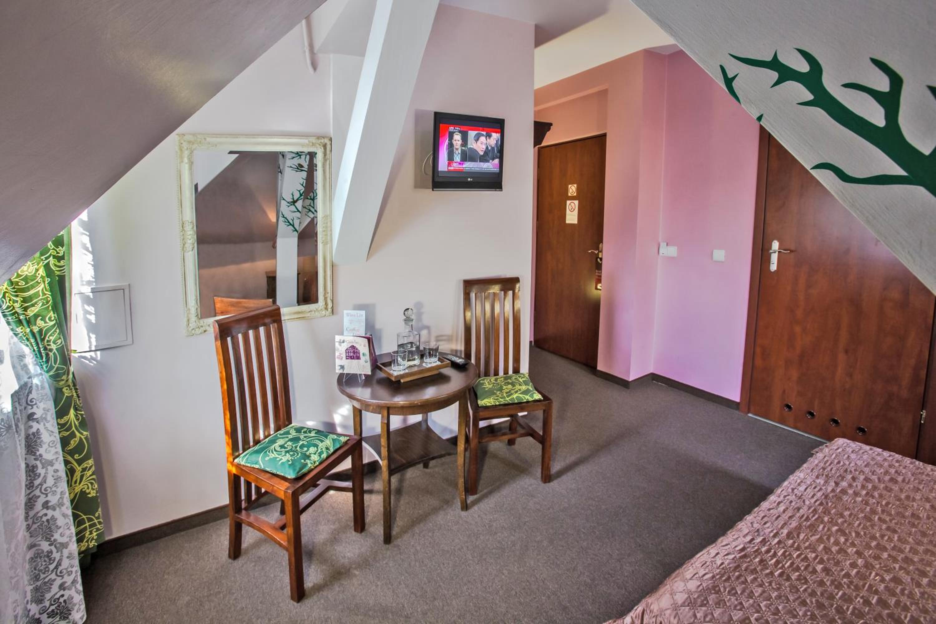 Standard Double Room - Photo 9