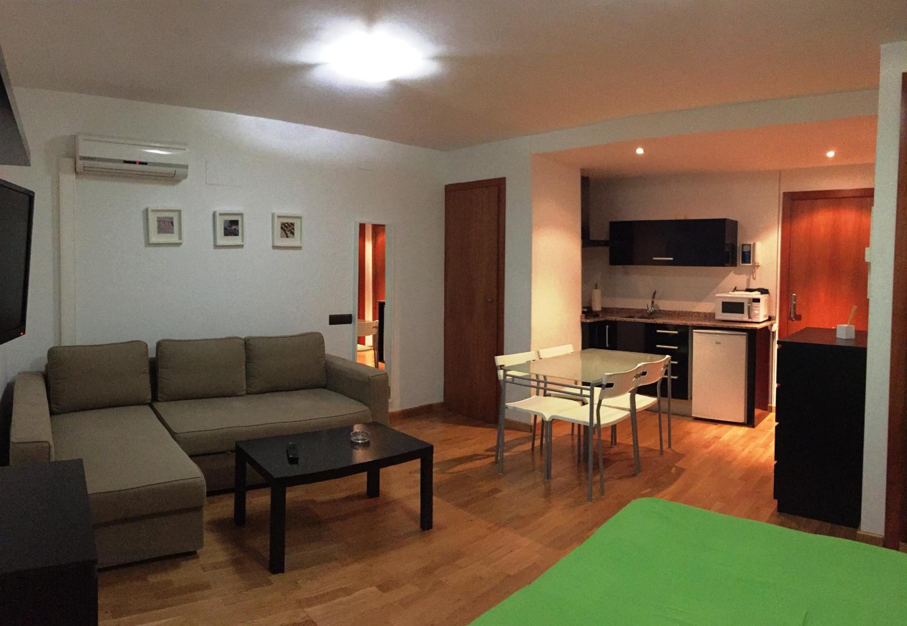 Studio (2 Adults + 2 Children) photo 2