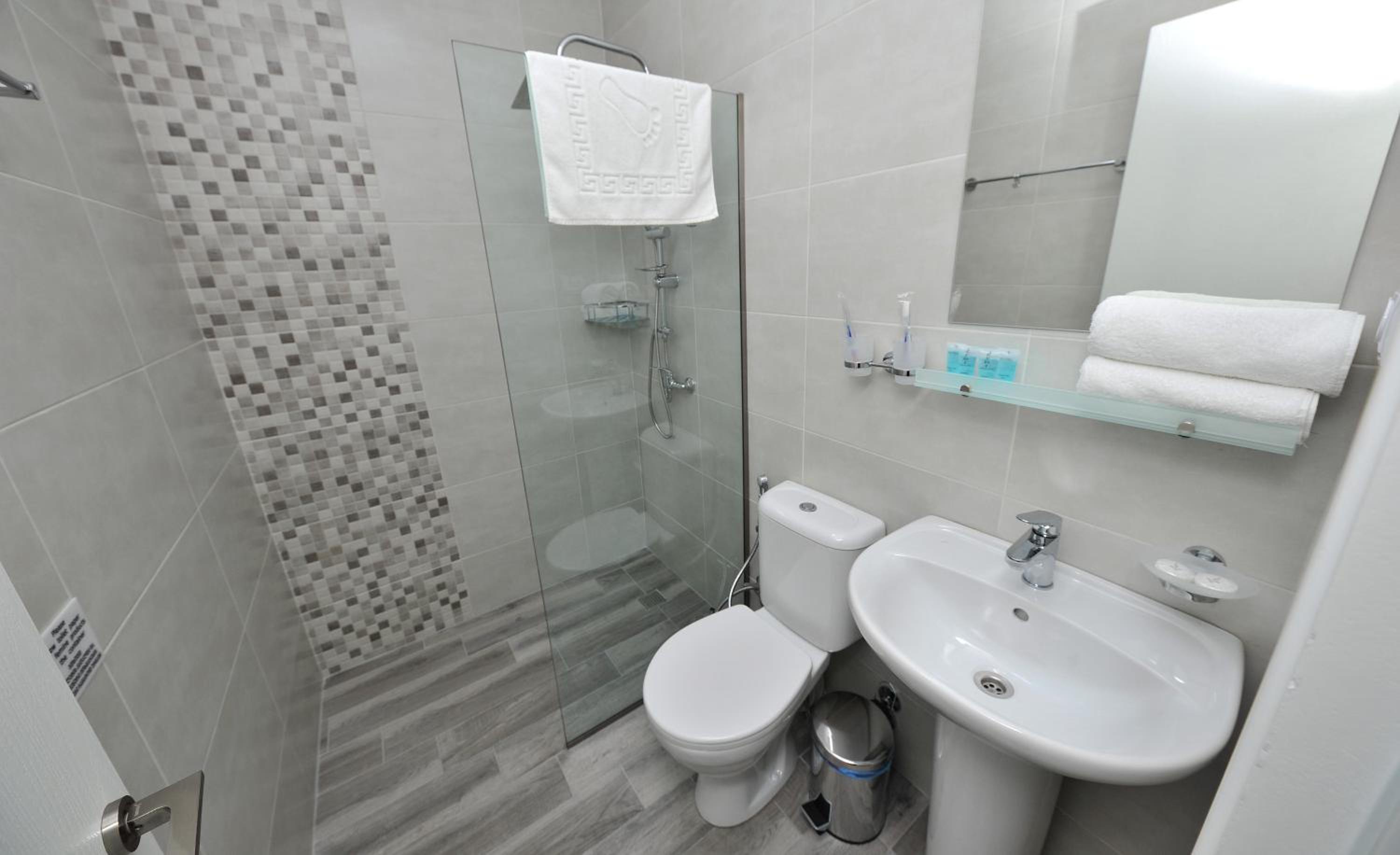Double Room with Extra Bed photo 2