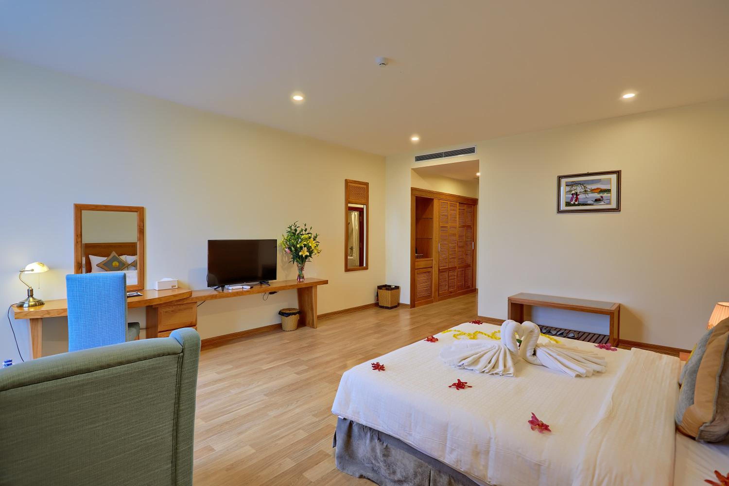 Deluxe Double Room - Photo 13