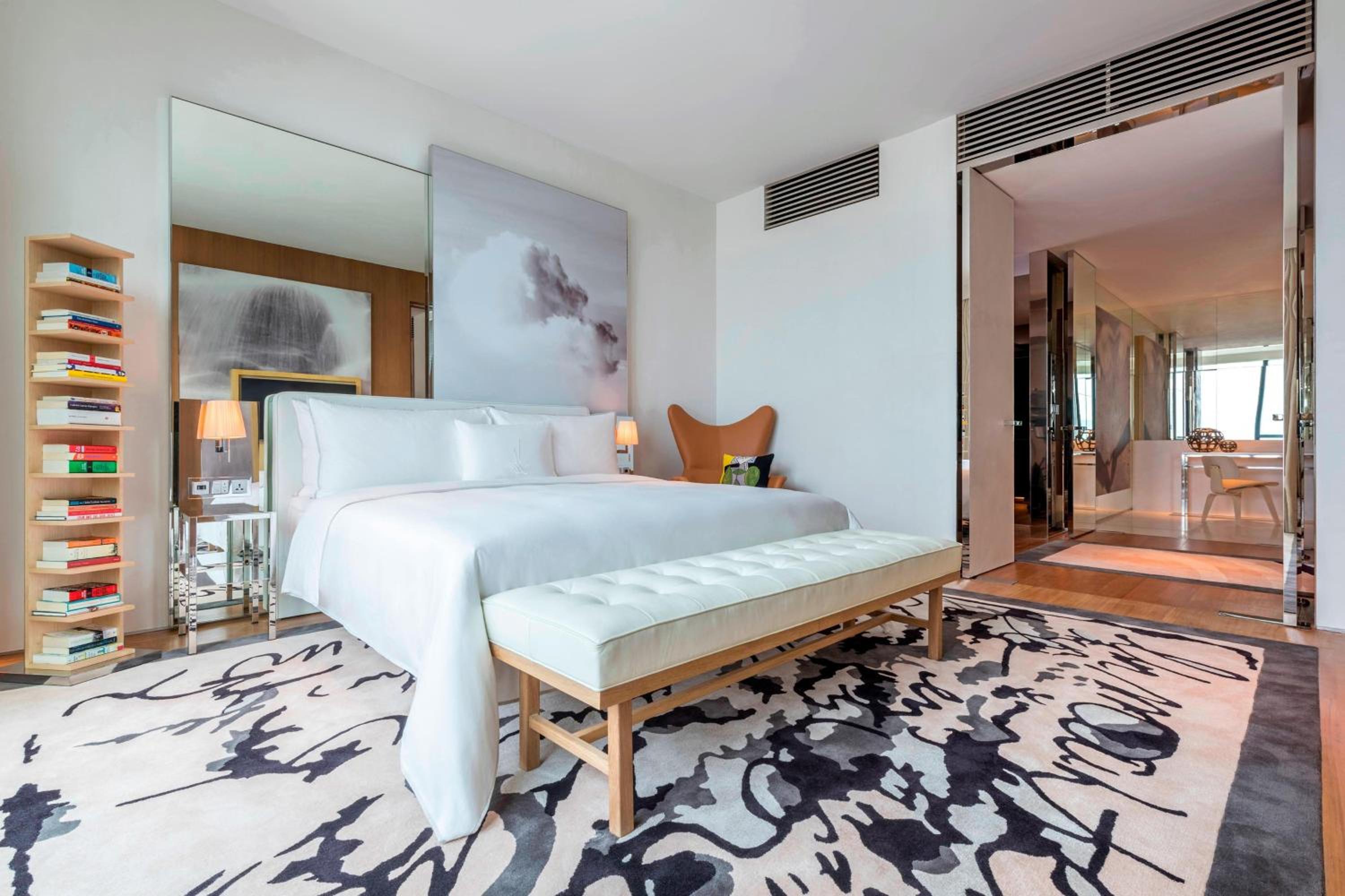 Chairman Suite with Marina Bay View - Executive Lounge Access