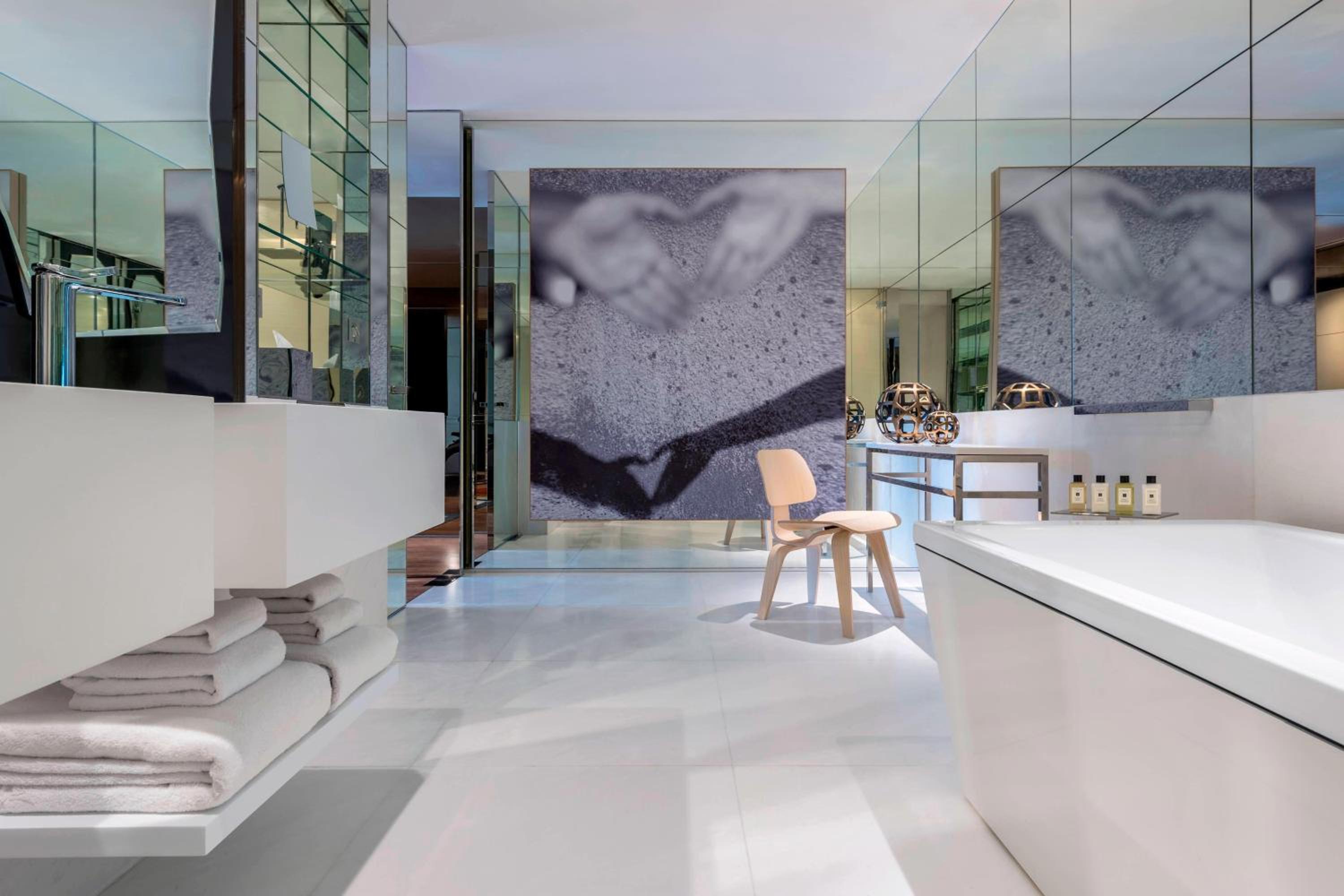 Chairman Suite with Marina Bay View - Executive Lounge Access