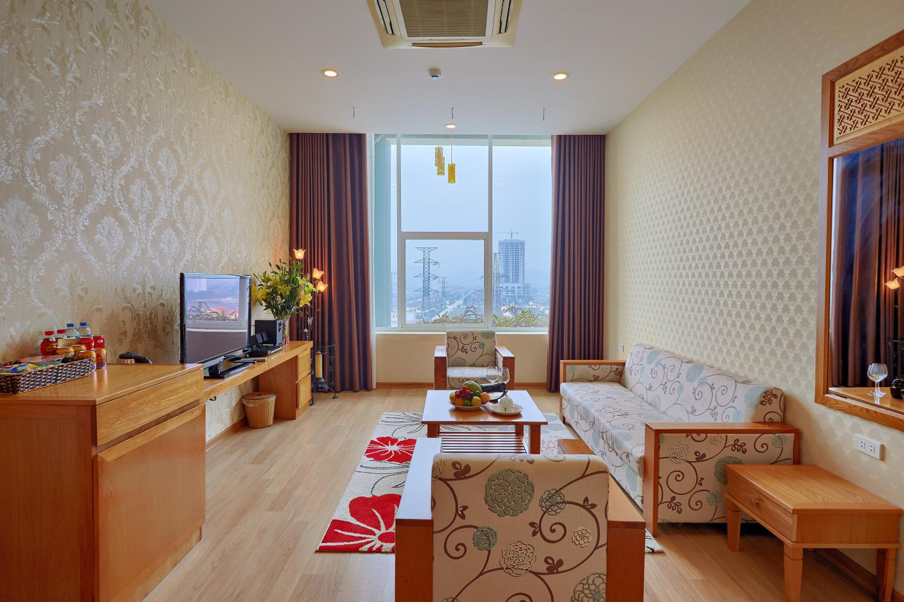Suite - Photo 3