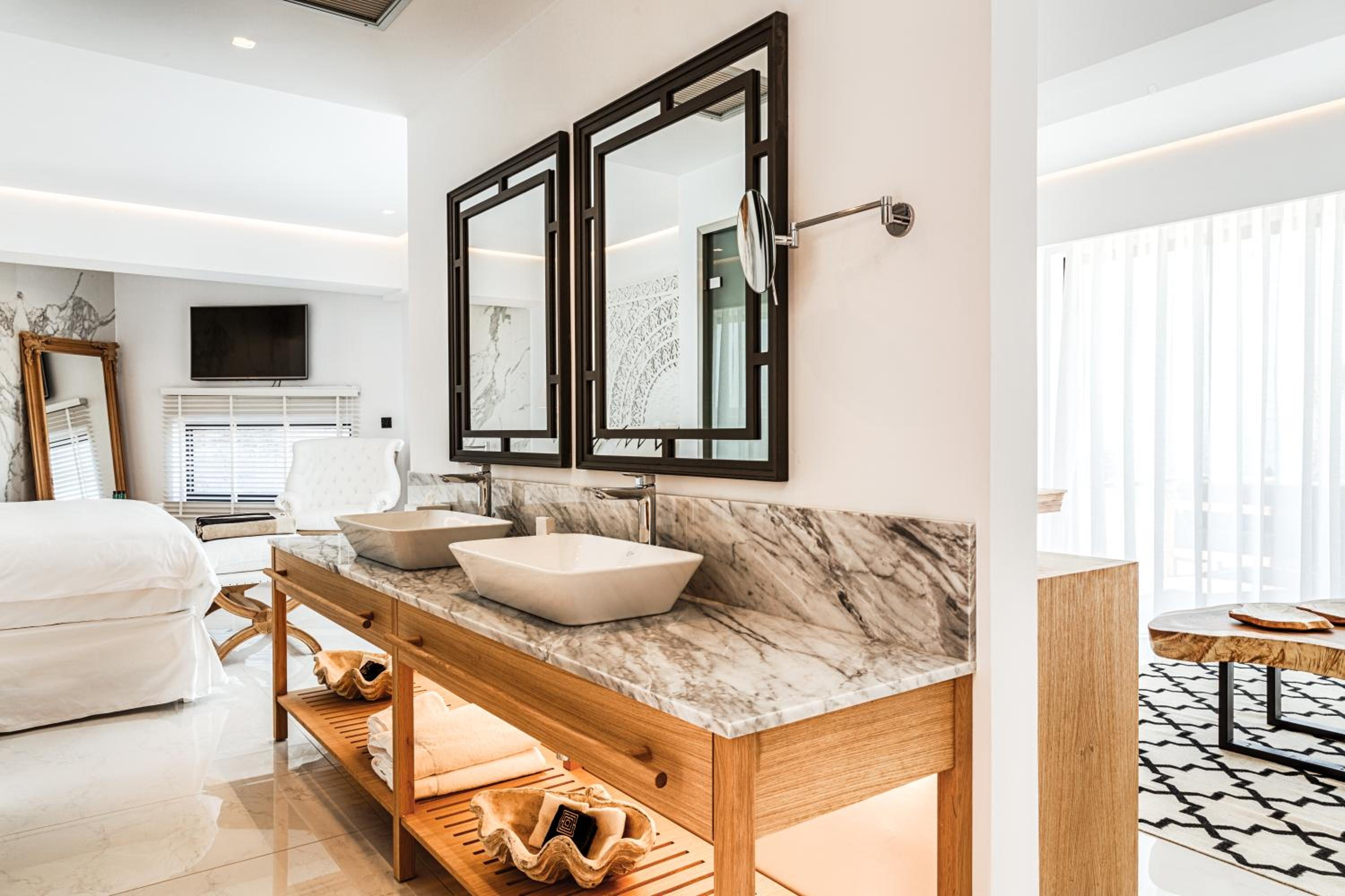 Honeymoon Island Suite with Private Pool - Sea Front