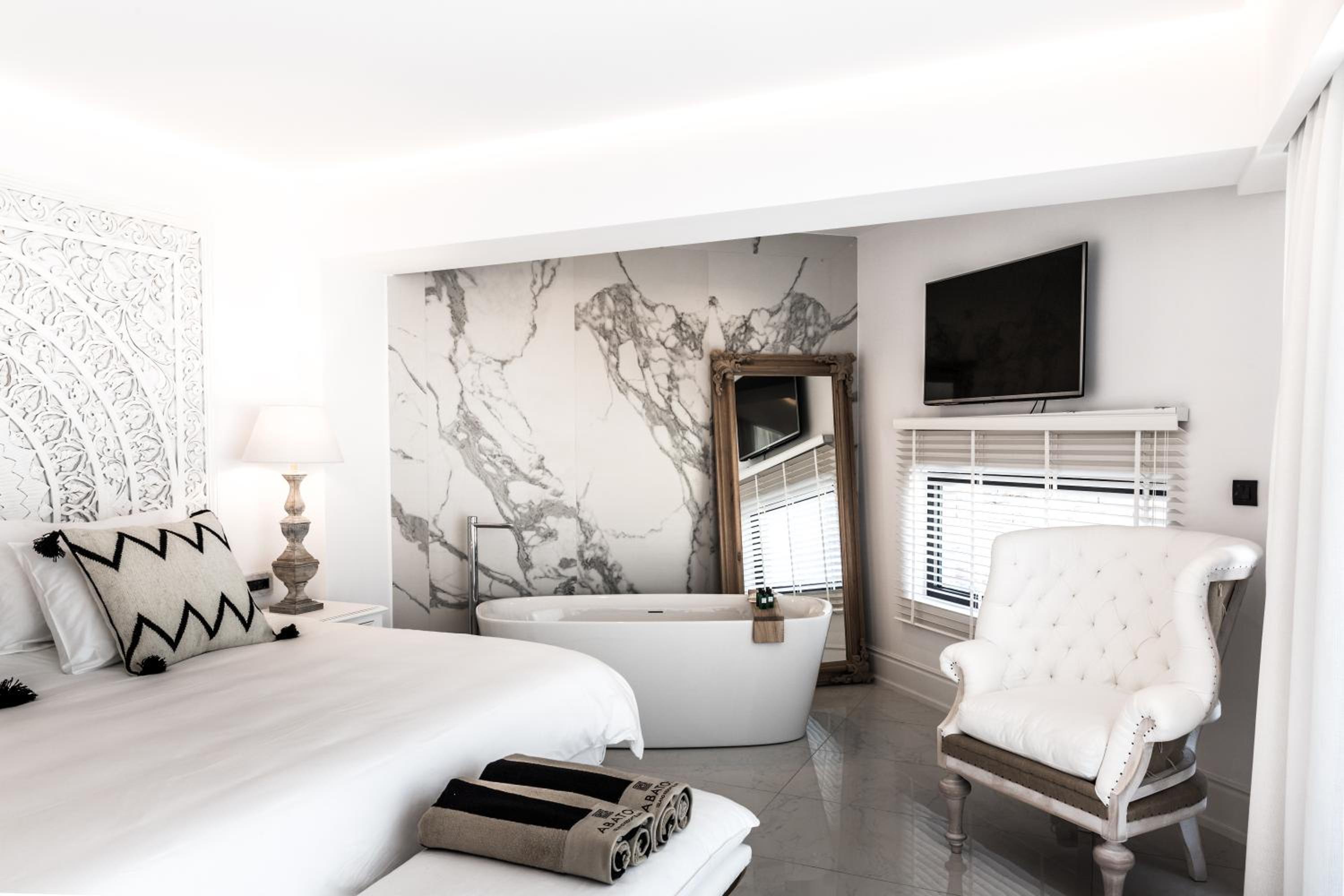 Honeymoon Island Suite with Private Pool - Sea Front