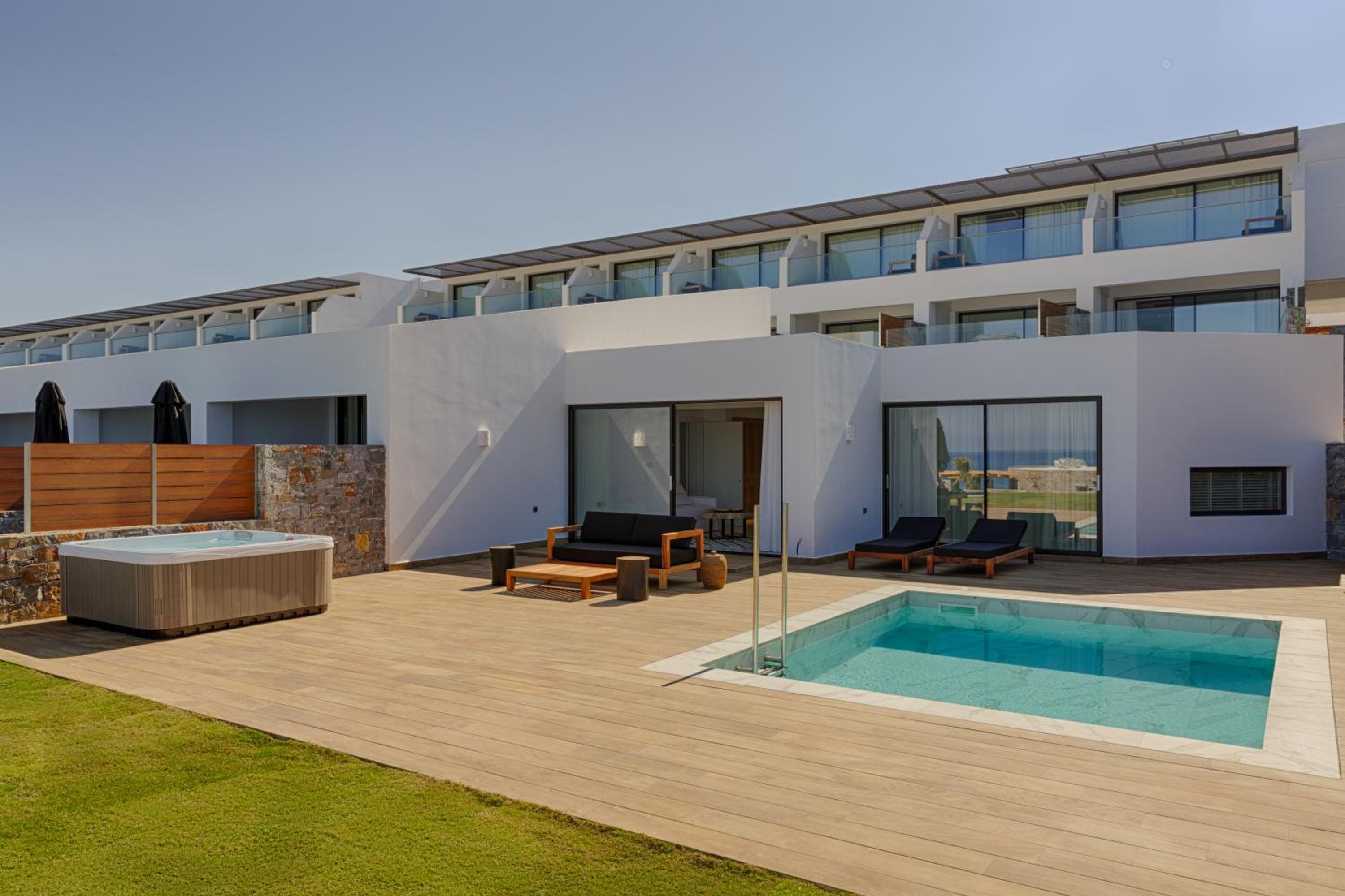 Honeymoon Island Suite with Private Pool - Sea Front