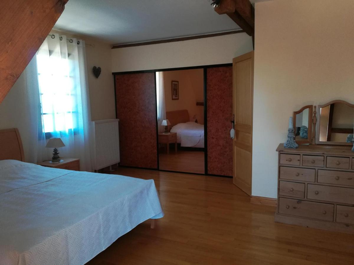 Deluxe Double Room (2 Adults + 1 Child) photo 2